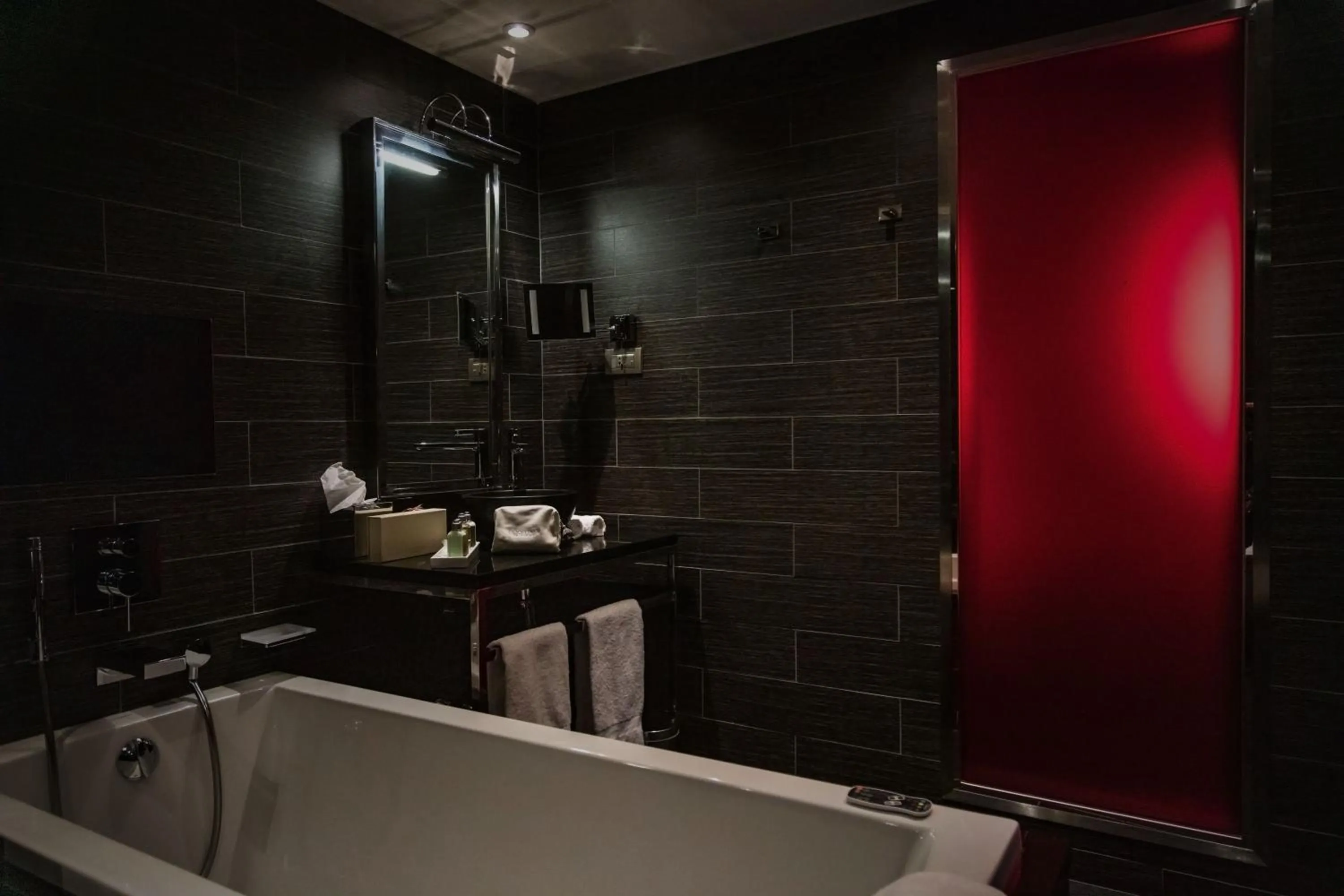 Bathroom in Avenue Lodge Hotel & Spa