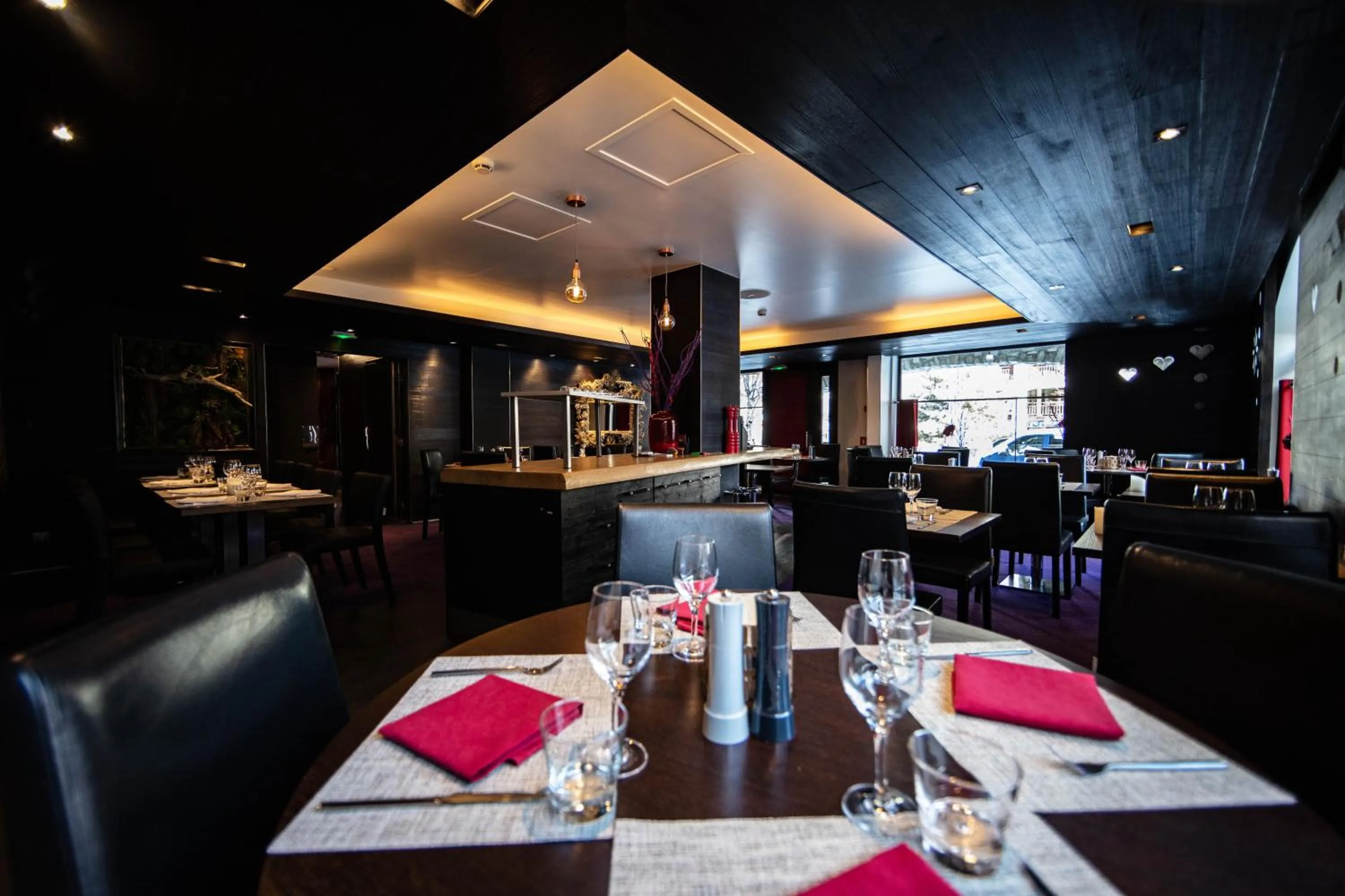 Restaurant/places to eat in Avenue Lodge Hotel & Spa