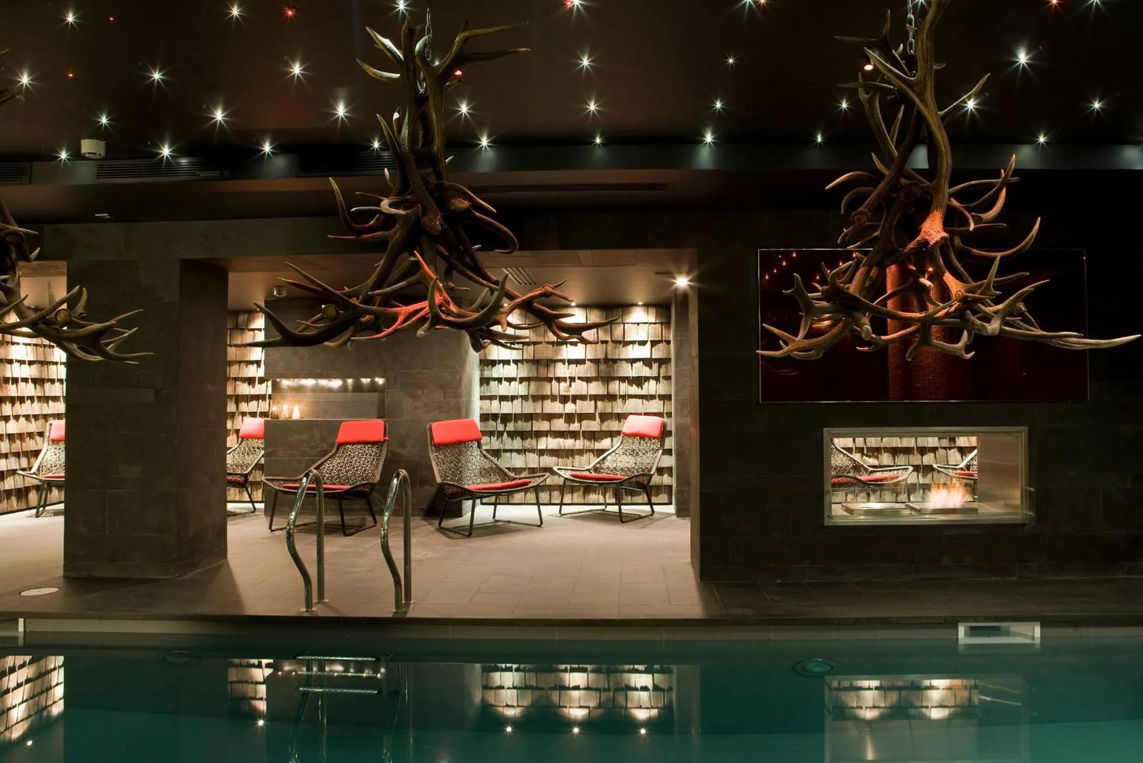 Swimming pool in Avenue Lodge Hotel & Spa