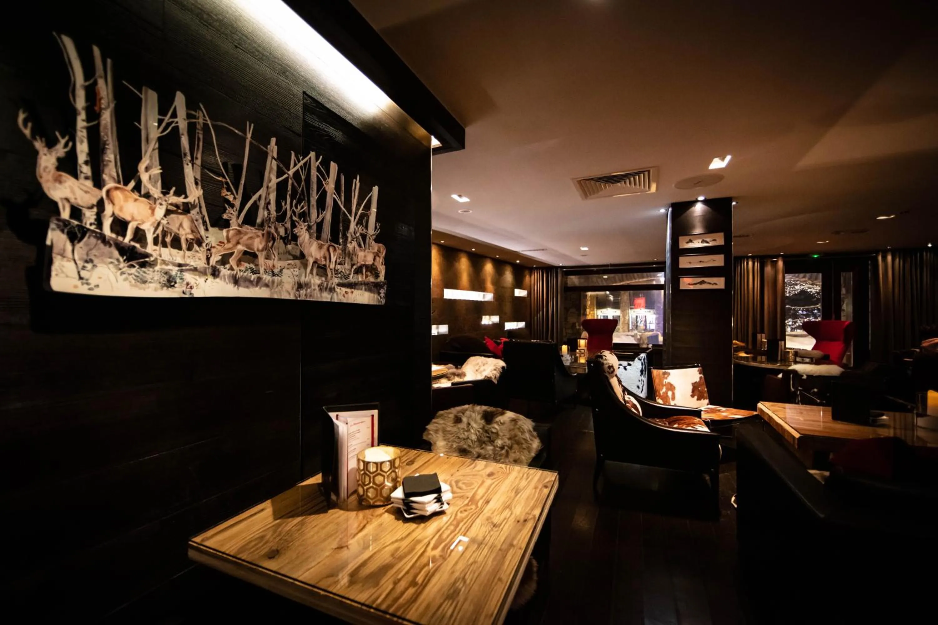 Communal lounge/ TV room in Avenue Lodge Hotel & Spa