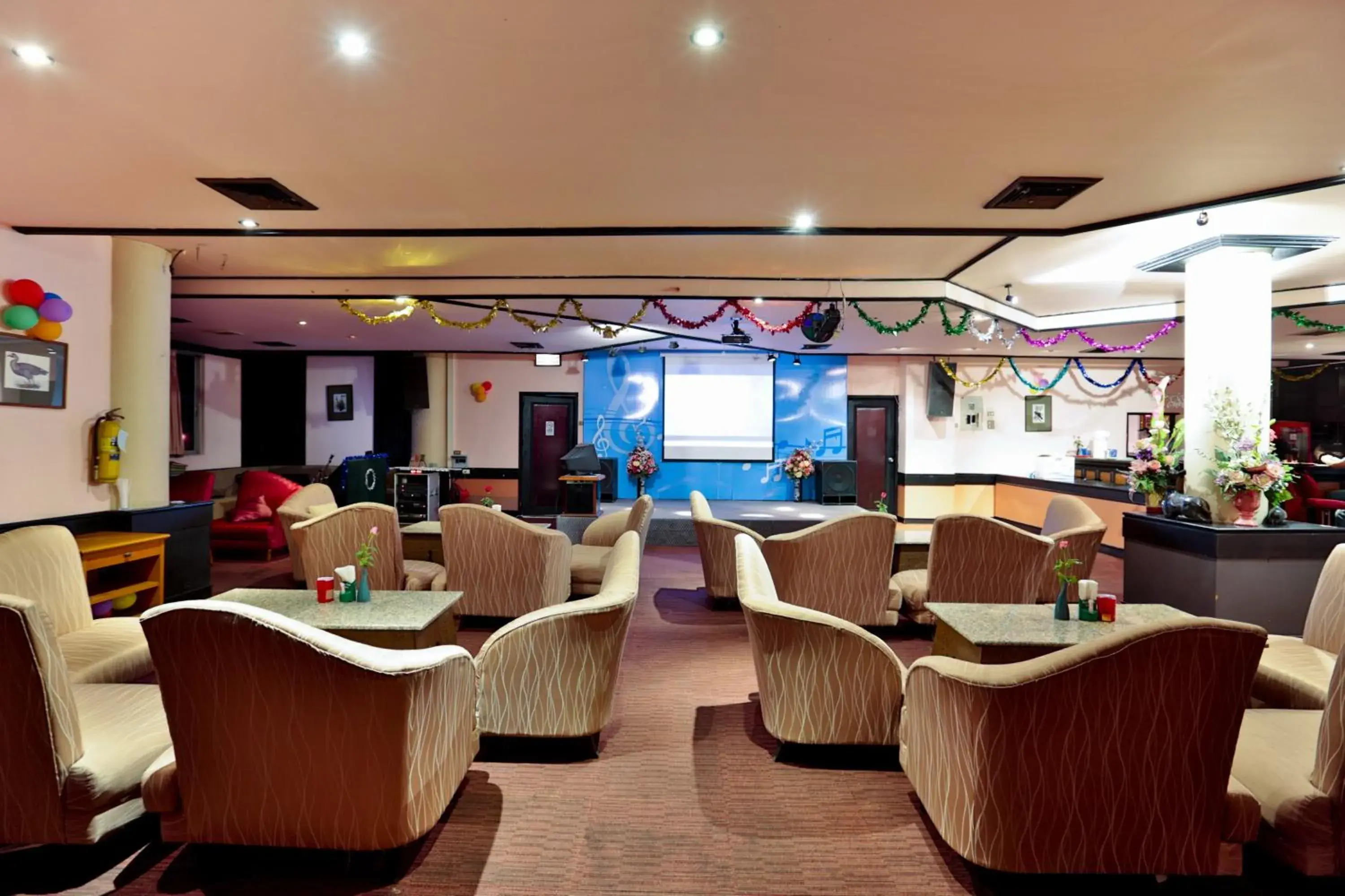 Lounge or bar in Charoen Hotel Lounge or bar in Charoen Hotel