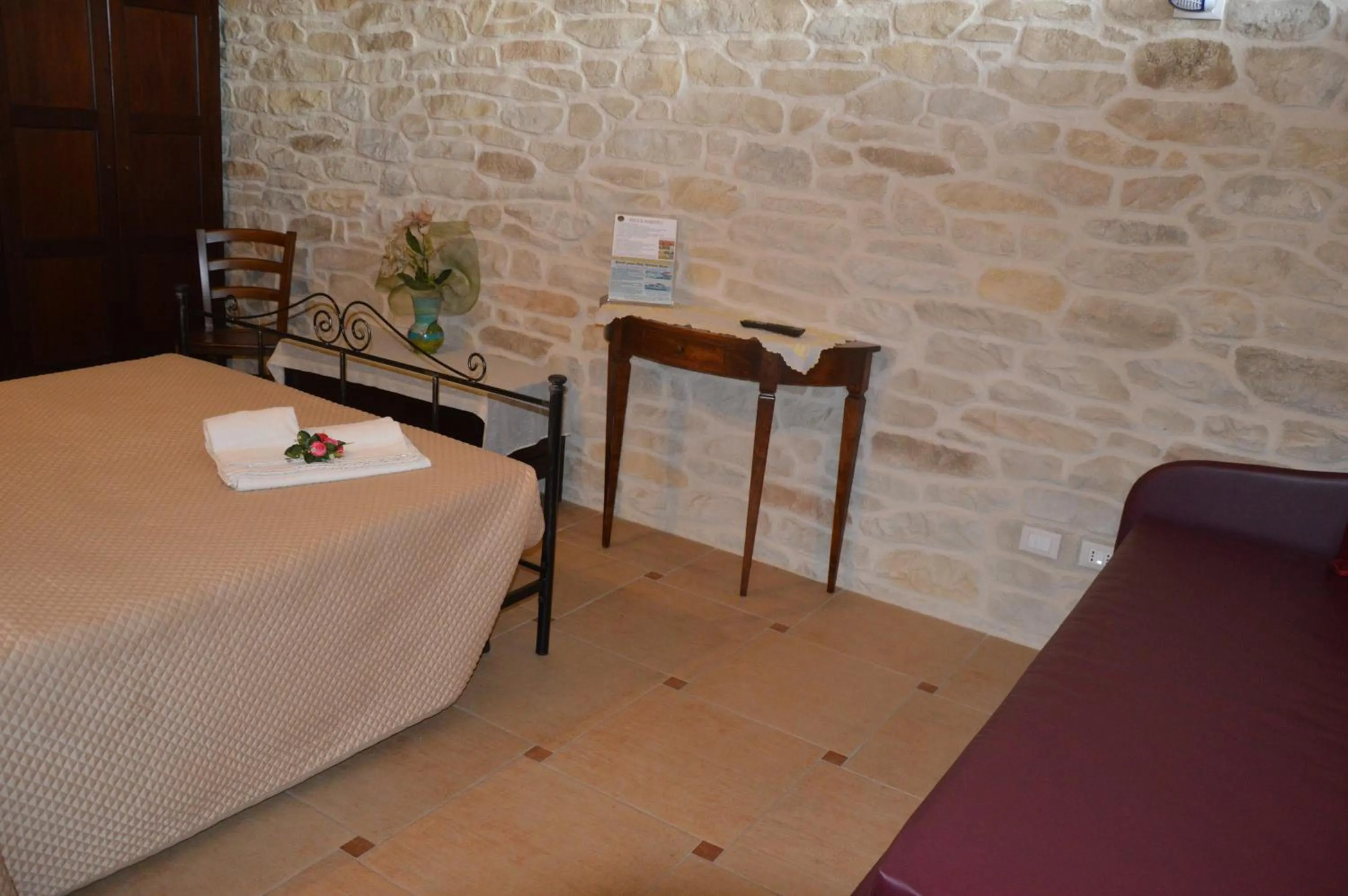 Decorative detail, Bed in Il Quadrifoglio