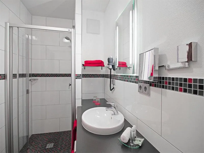 Shower in HIB Hotel in Baesweiler