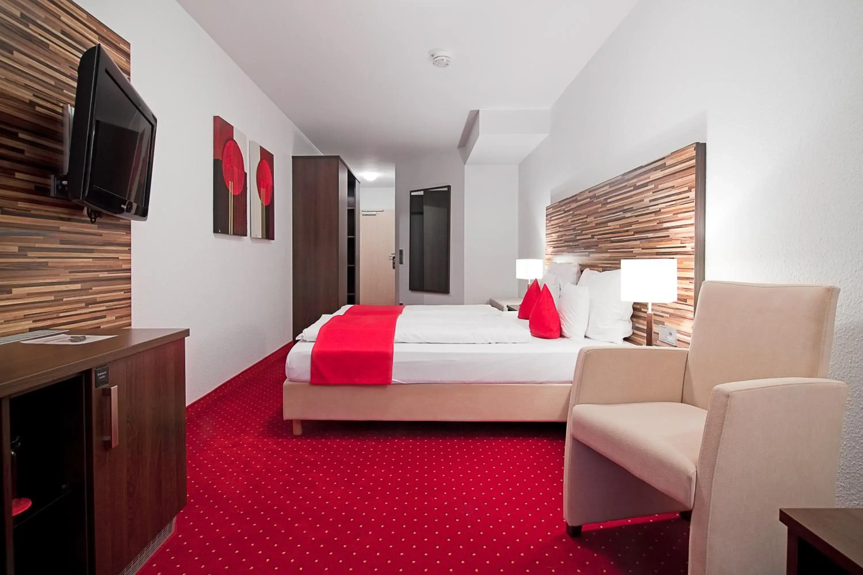 Deluxe Double Room with Balcony - single occupancy in HIB Hotel in Baesweiler Deluxe Double Room with Balcony - single occupancy in HIB Hotel in Baesweiler