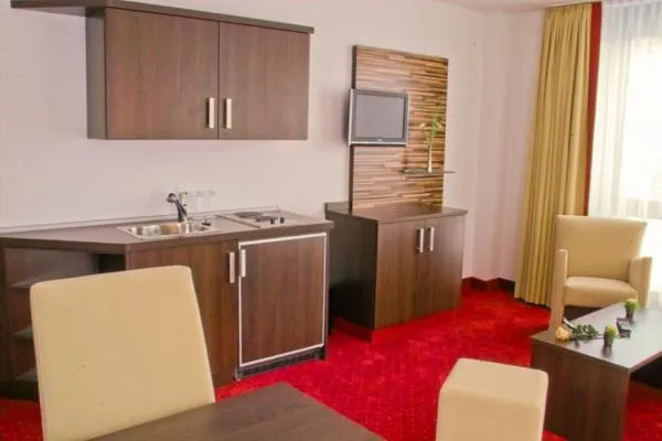 Kitchen or kitchenette in HIB Hotel in Baesweiler