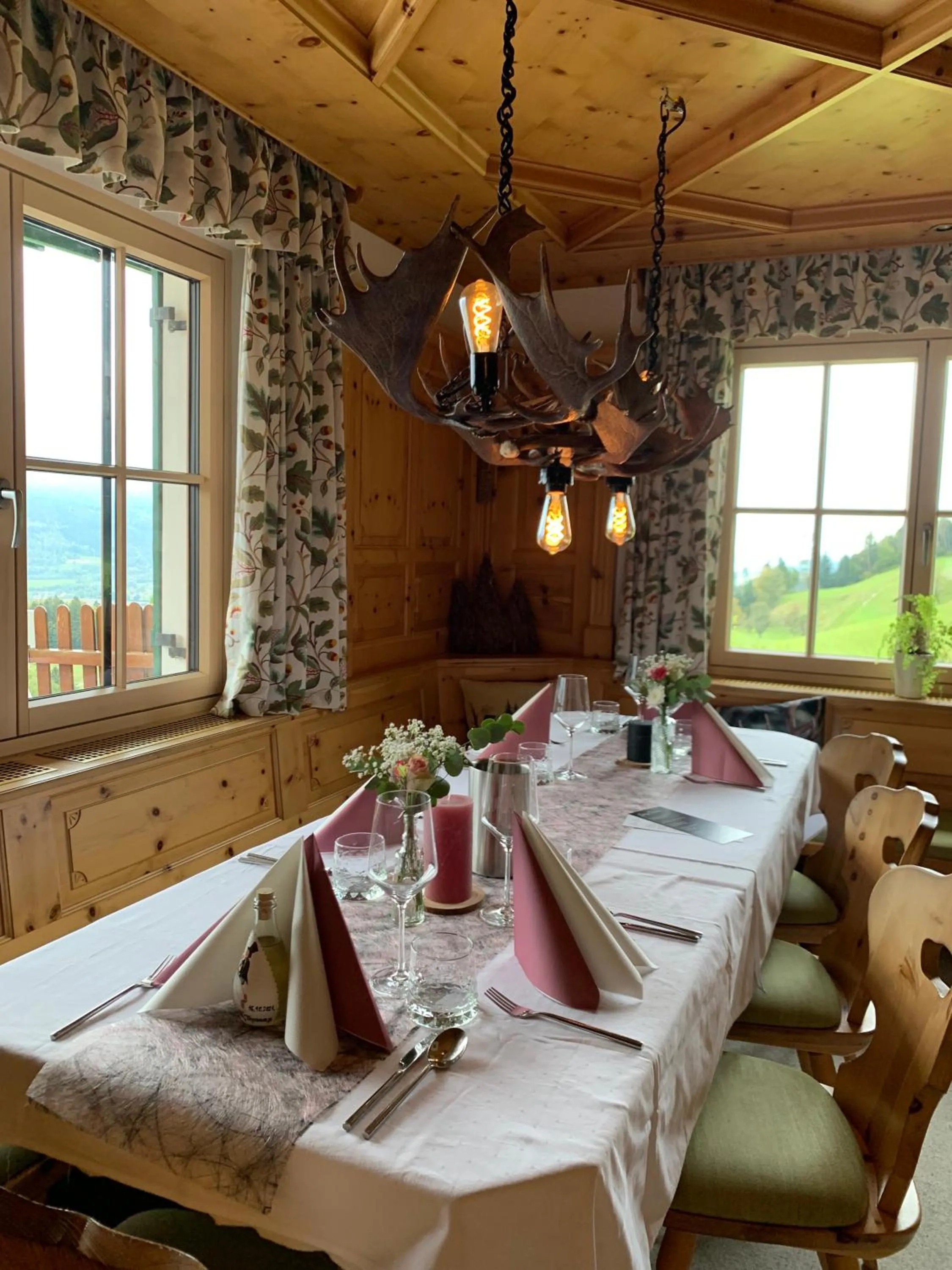 Restaurant/places to eat in Stallerhof