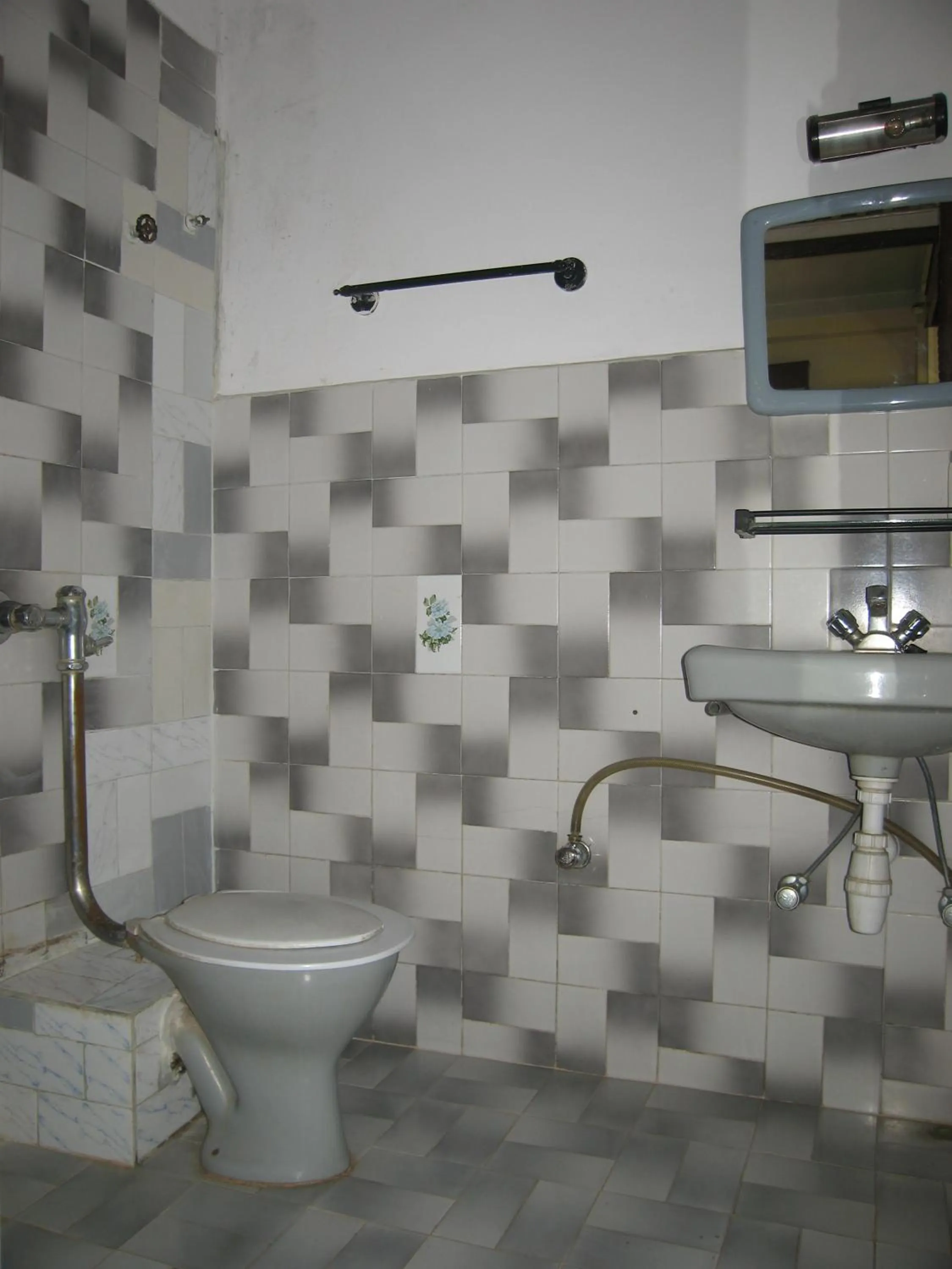 Toilet in Hotel Metropolitan Kantipur