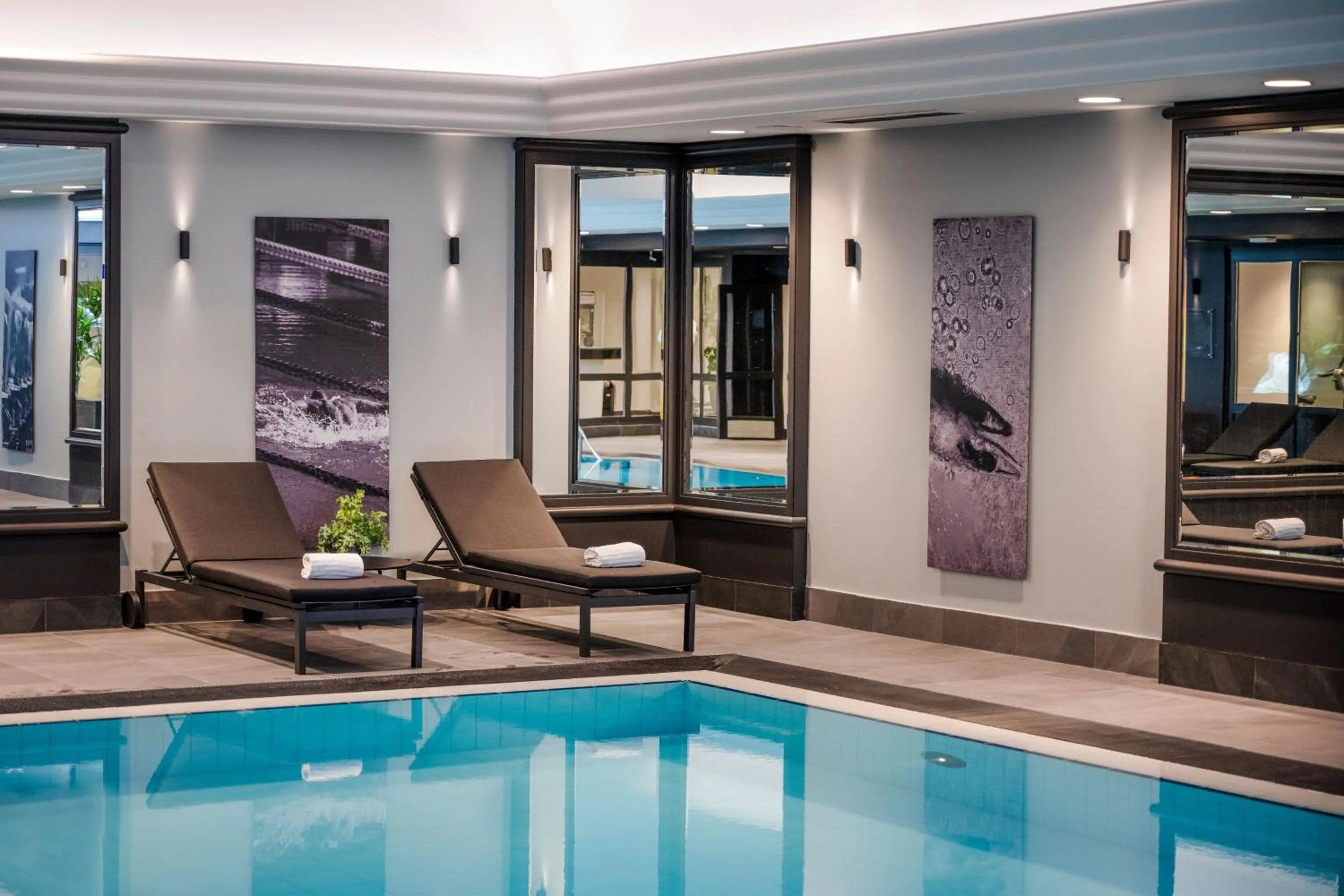 Swimming pool in Marriott Executive Apartments Brussels
