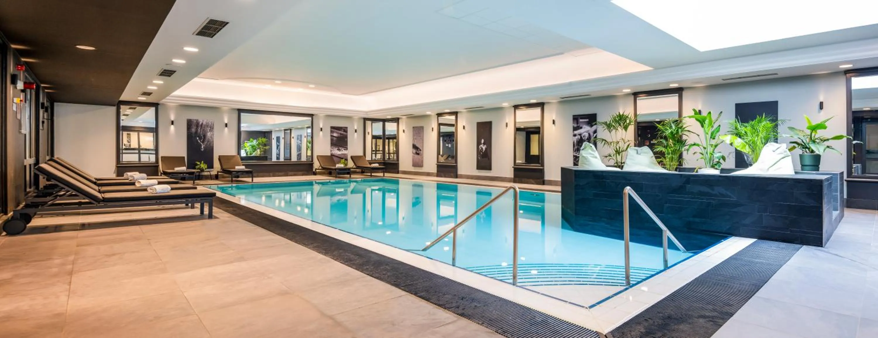 Swimming pool in Marriott Executive Apartments Brussels