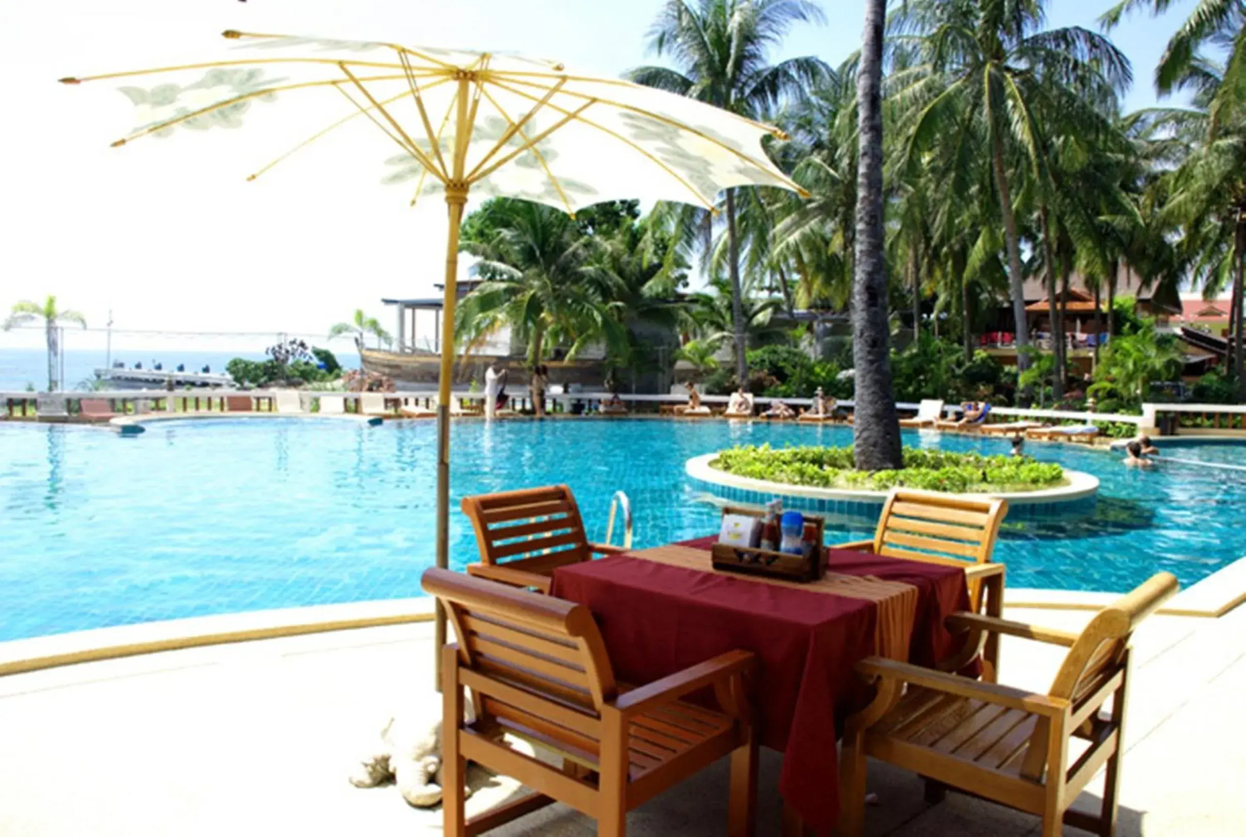 Swimming pool in Rin Beach Resort Swimming pool in Rin Beach Resort