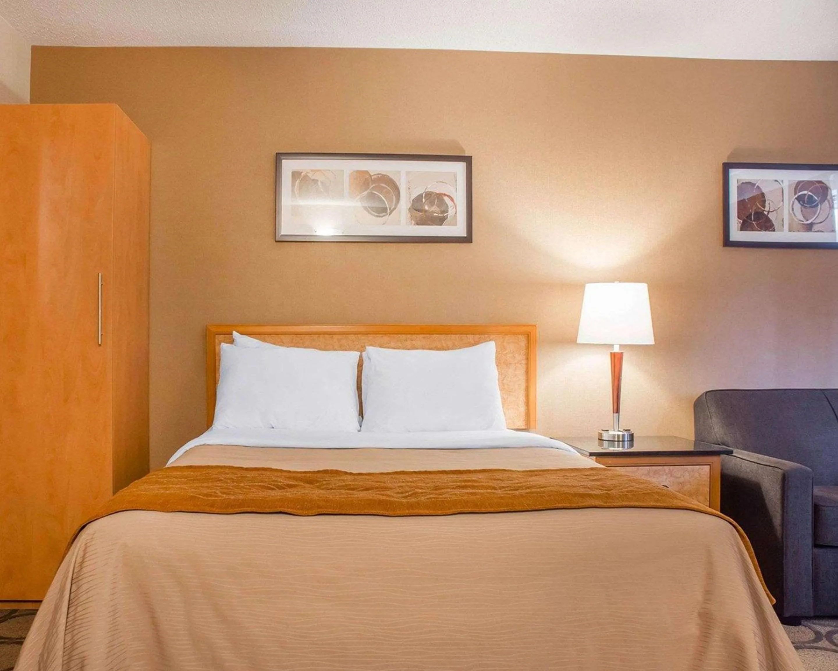 Photo of the whole room, Bed in Comfort Inn