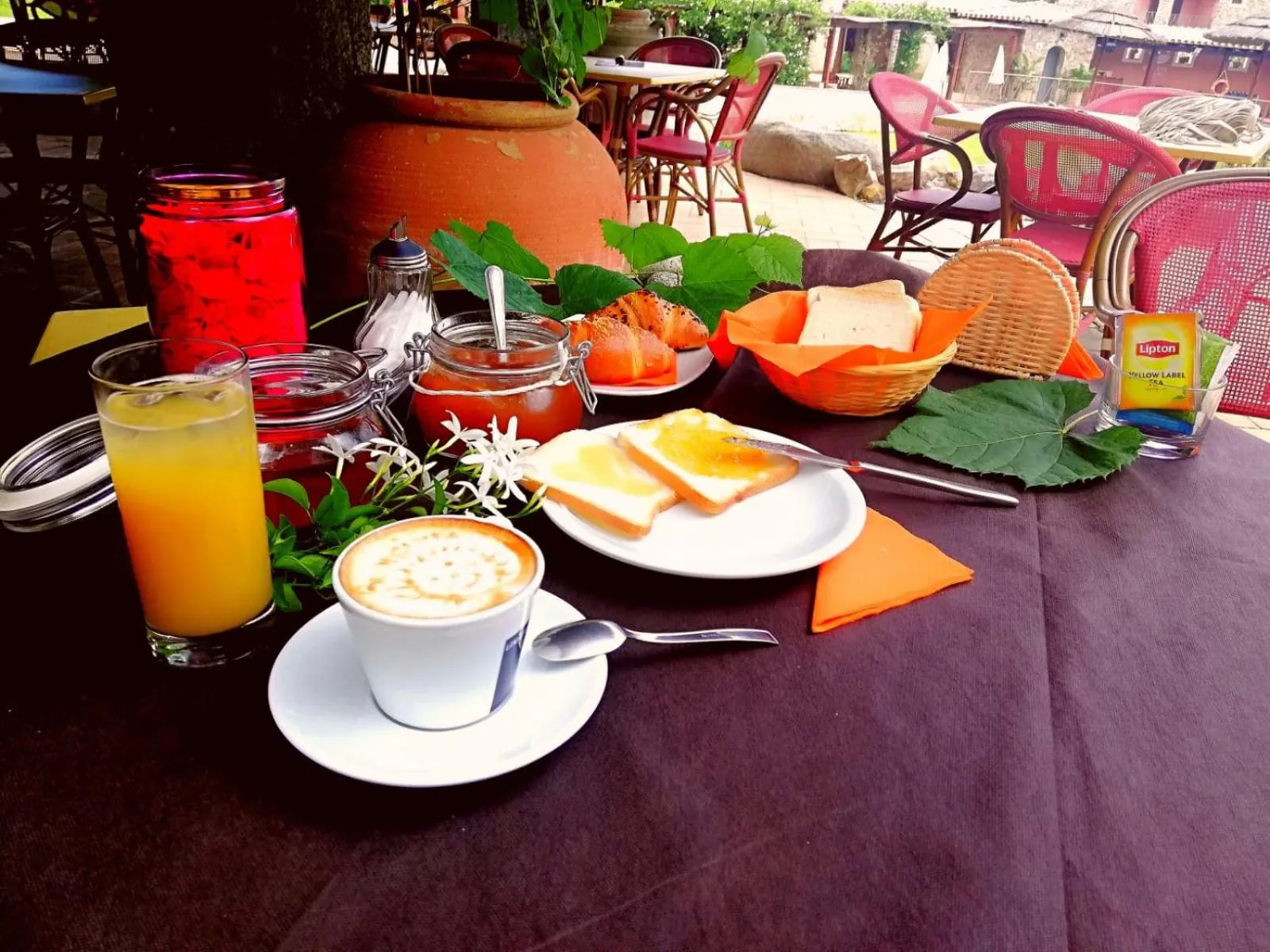 Restaurant/places to eat in S'Incantu Resort