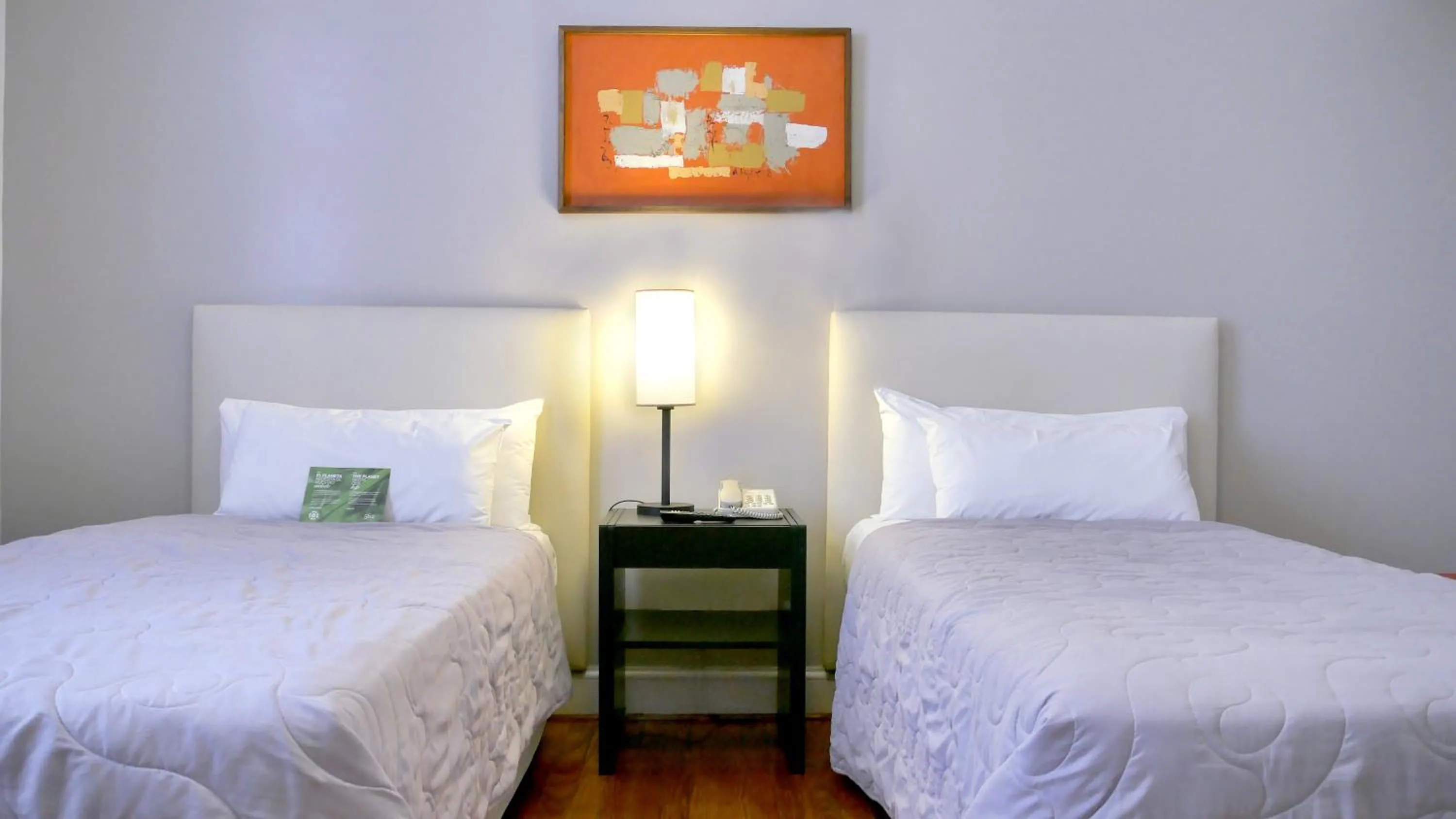 Photo of the whole room in 562 Nogaro