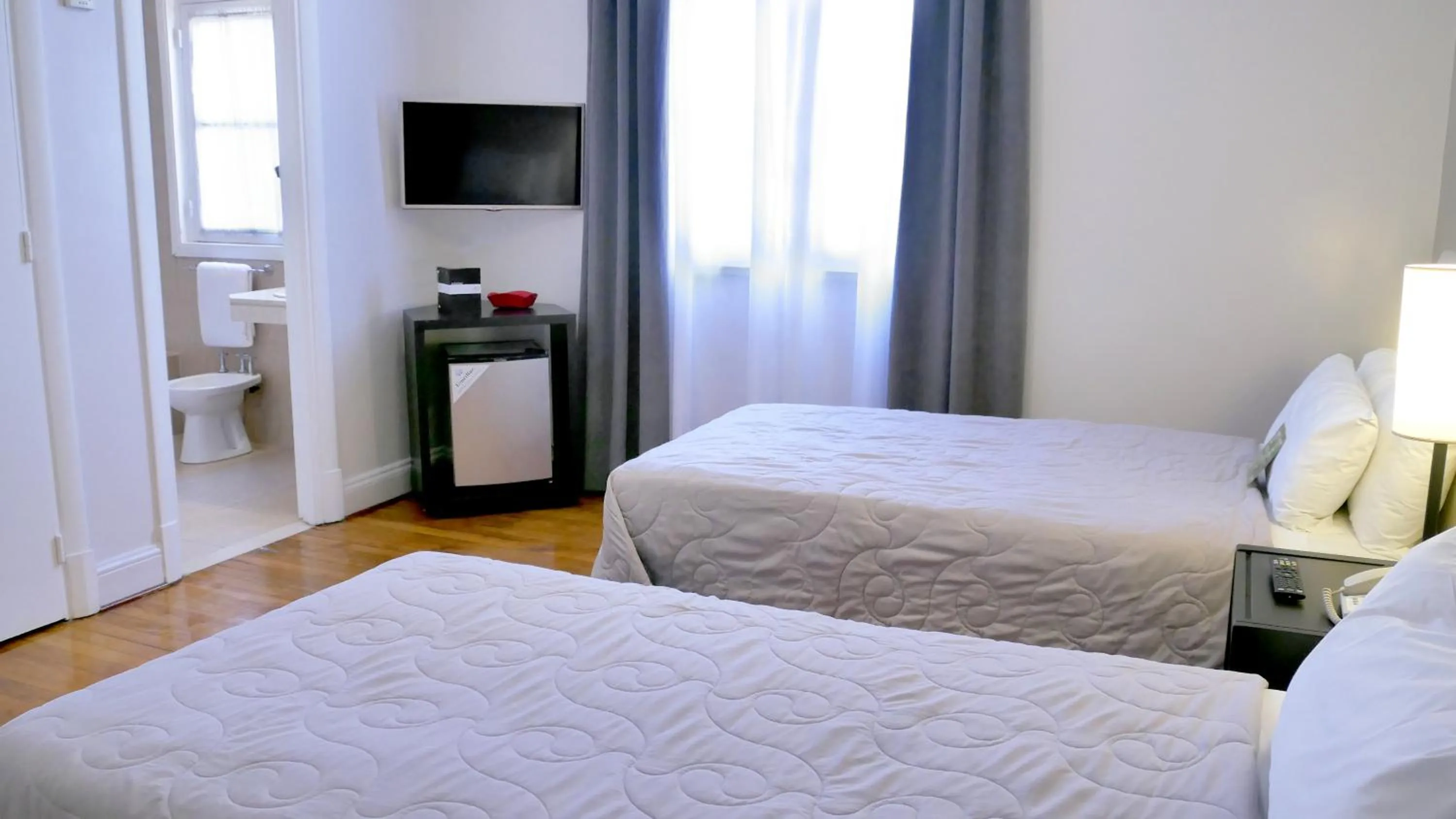 Photo of the whole room in 562 Nogaro