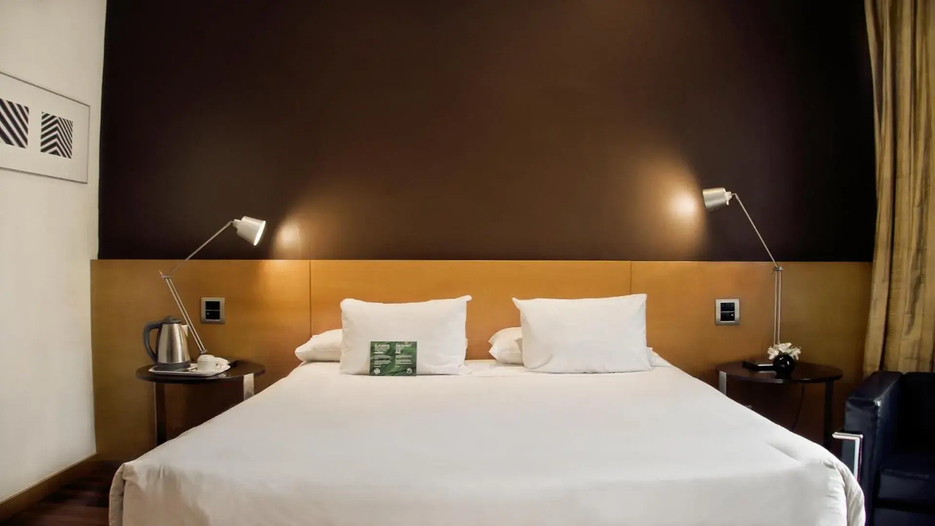 Bed in 725 Continental Hotel Bed in 725 Continental Hotel