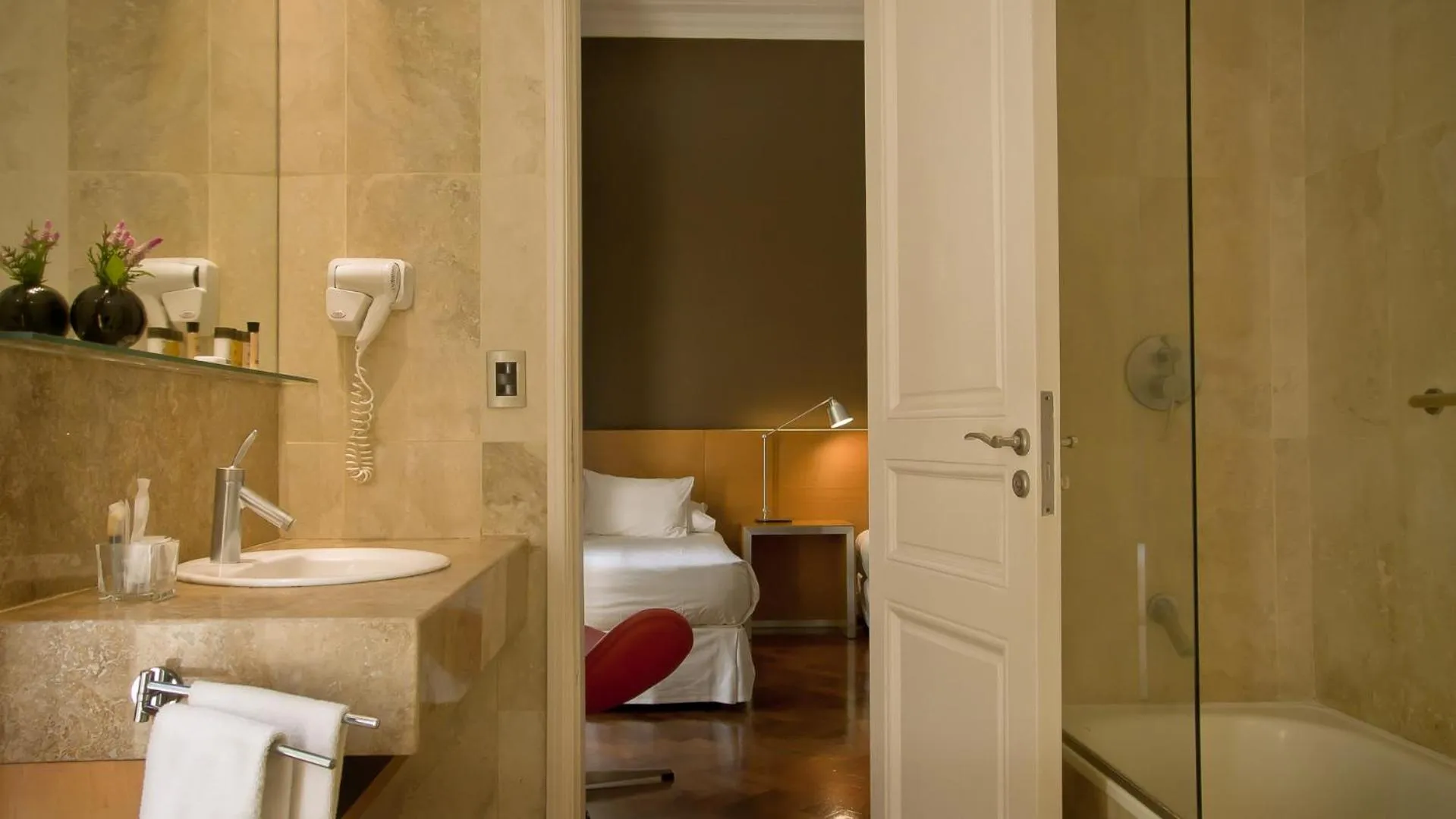 Bathroom in 725 Continental Hotel