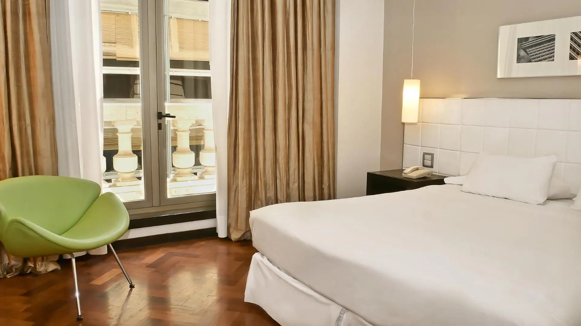 Bed in 725 Continental Hotel