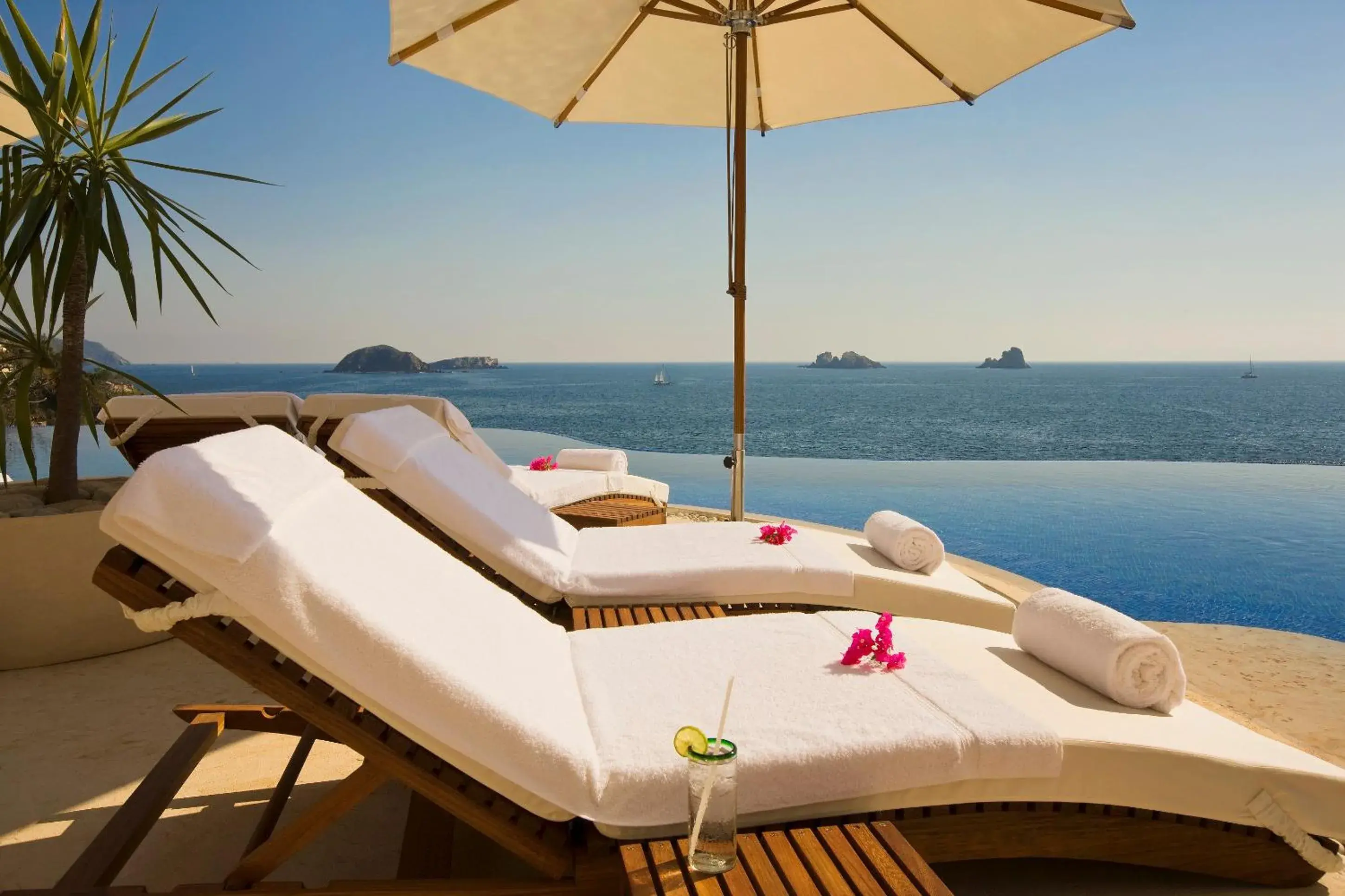 Pool view in Cala de Mar Resort & Spa Ixtapa Pool view in Cala de Mar Resort & Spa Ixtapa