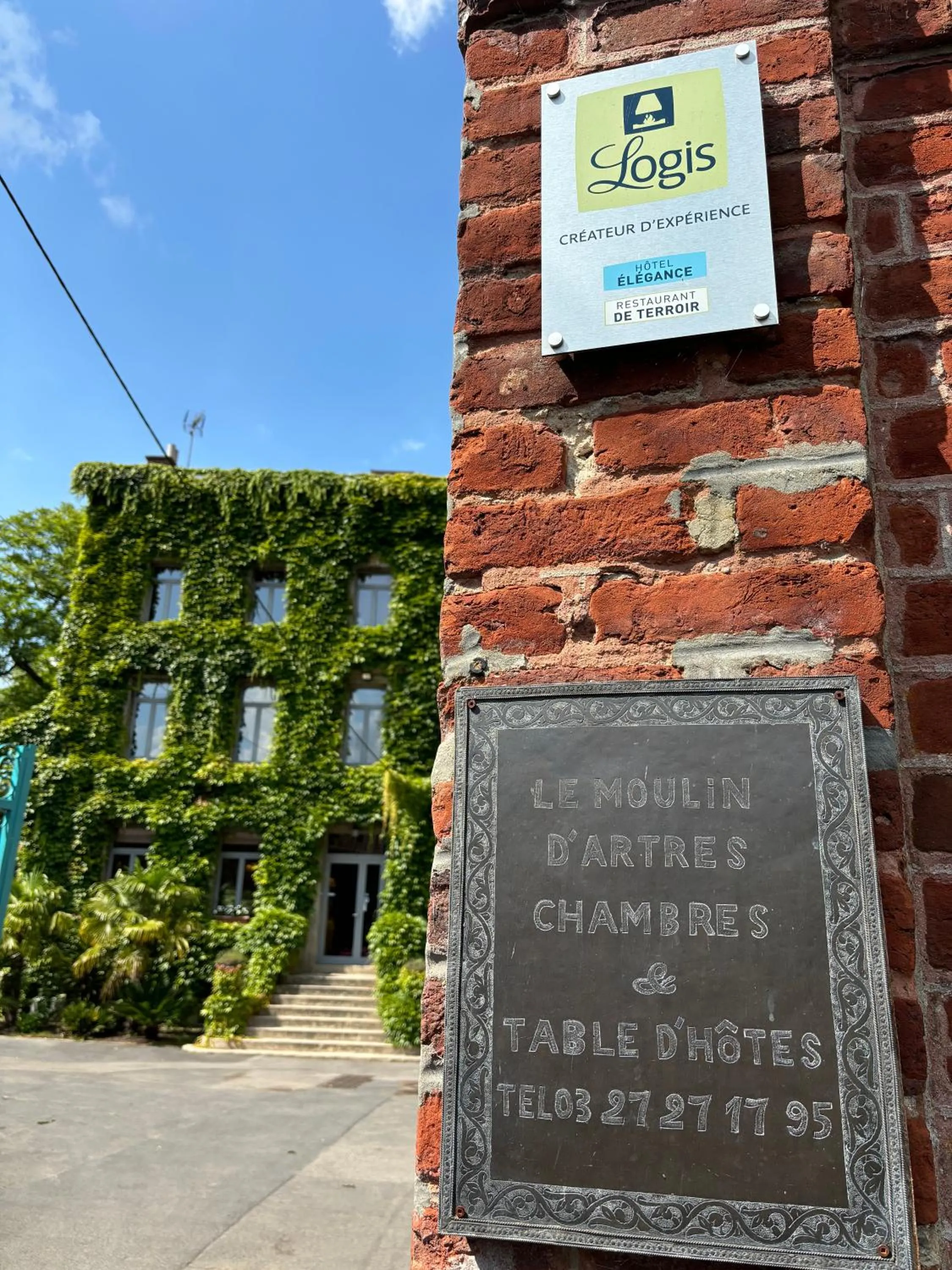 Facade/entrance in LOGIS HÔTEL-RESTAURANT - Le Moulin d'Artres
