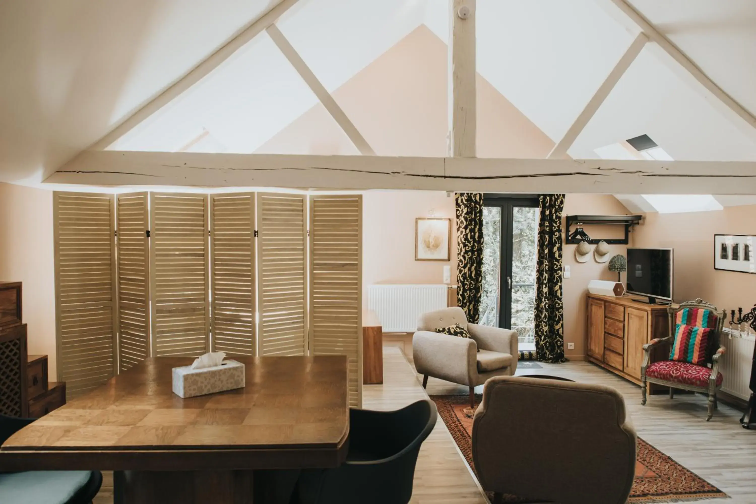 Seating area in LOGIS HÔTEL-RESTAURANT - Le Moulin d'Artres Seating area in LOGIS HÔTEL-RESTAURANT - Le Moulin d'Artres