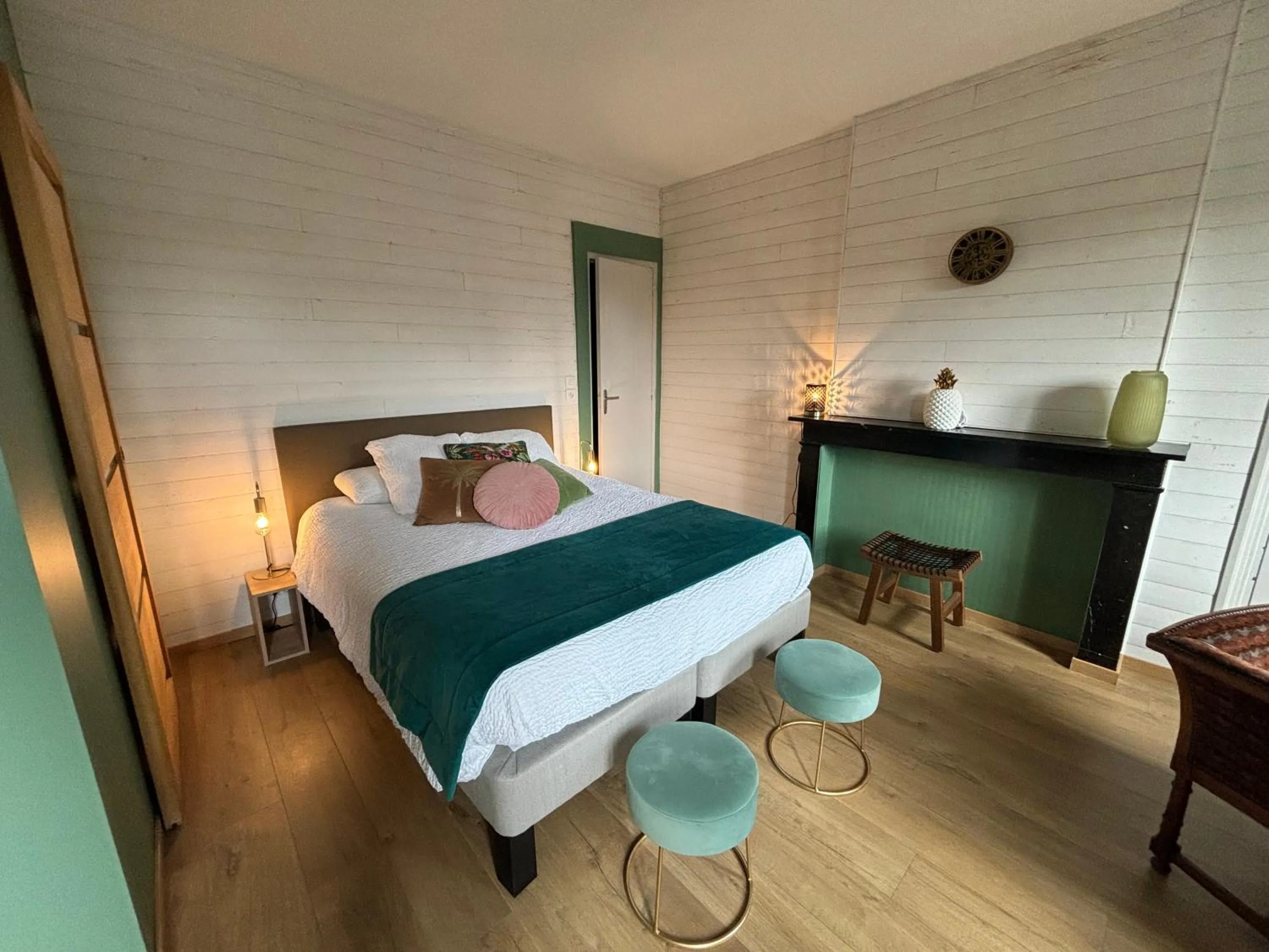 Bed in LOGIS HÔTEL-RESTAURANT - Le Moulin d'Artres