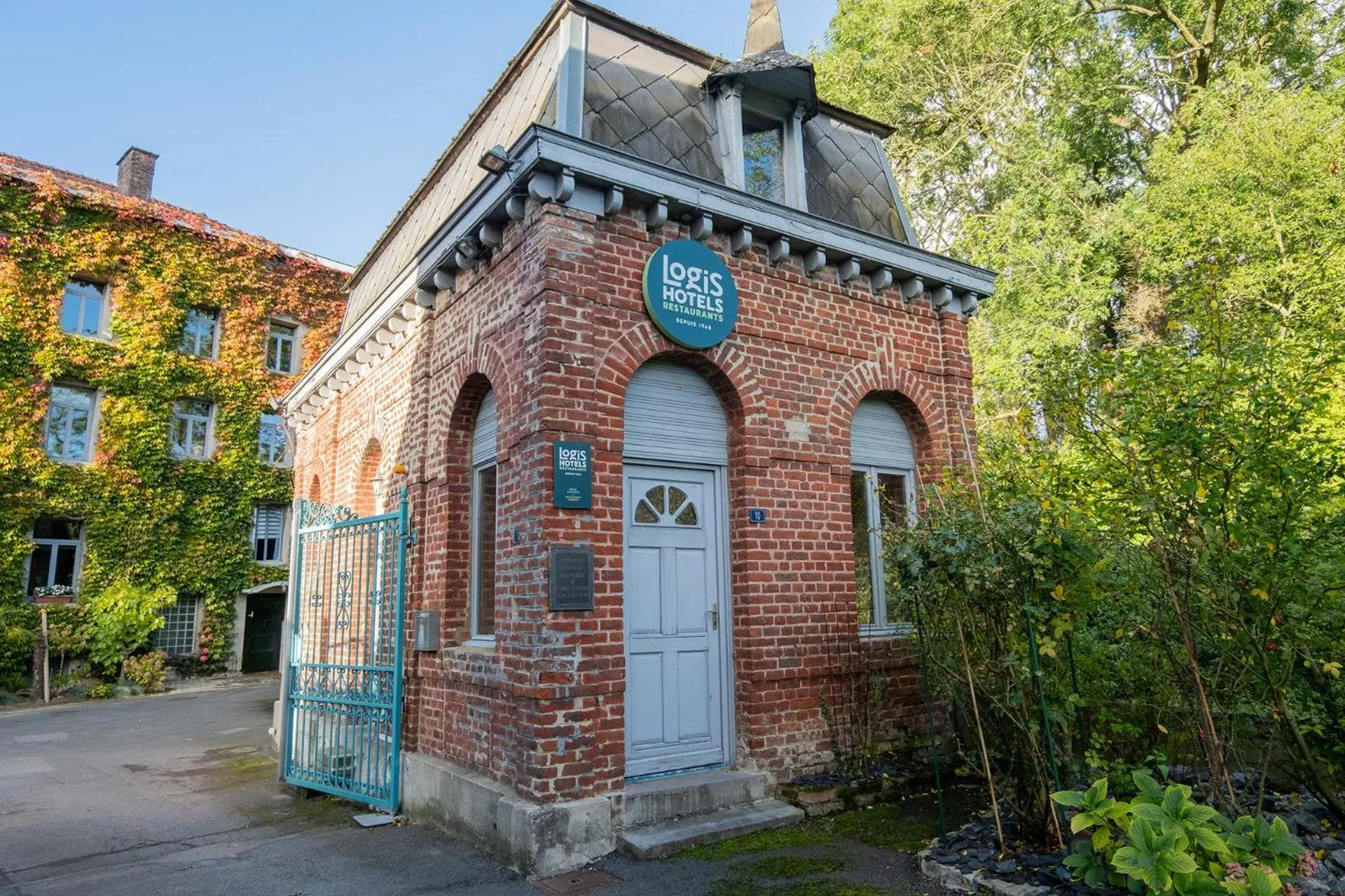 Logo/Certificate/Sign in LOGIS HÔTEL-RESTAURANT - Le Moulin d'Artres Logo/Certificate/Sign in LOGIS HÔTEL-RESTAURANT - Le Moulin d'Artres