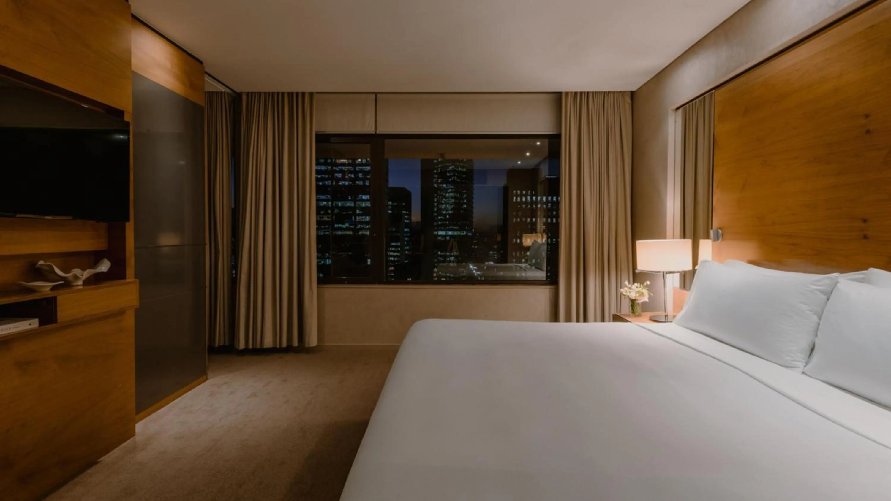 Photo of the whole room, Bed in InterContinental Brisbane by IHG