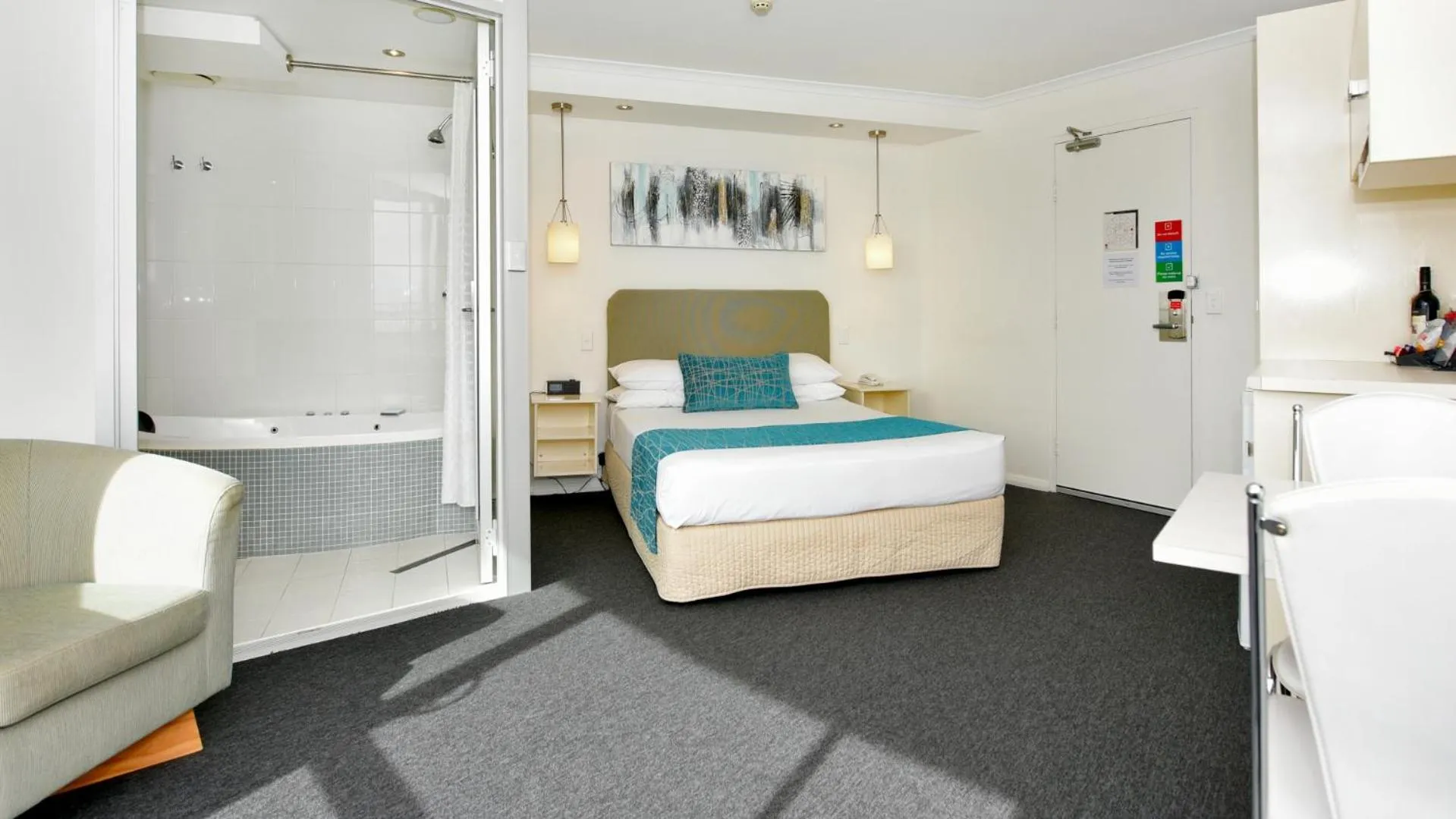 Bed in Atlantic Tower Motor Inn