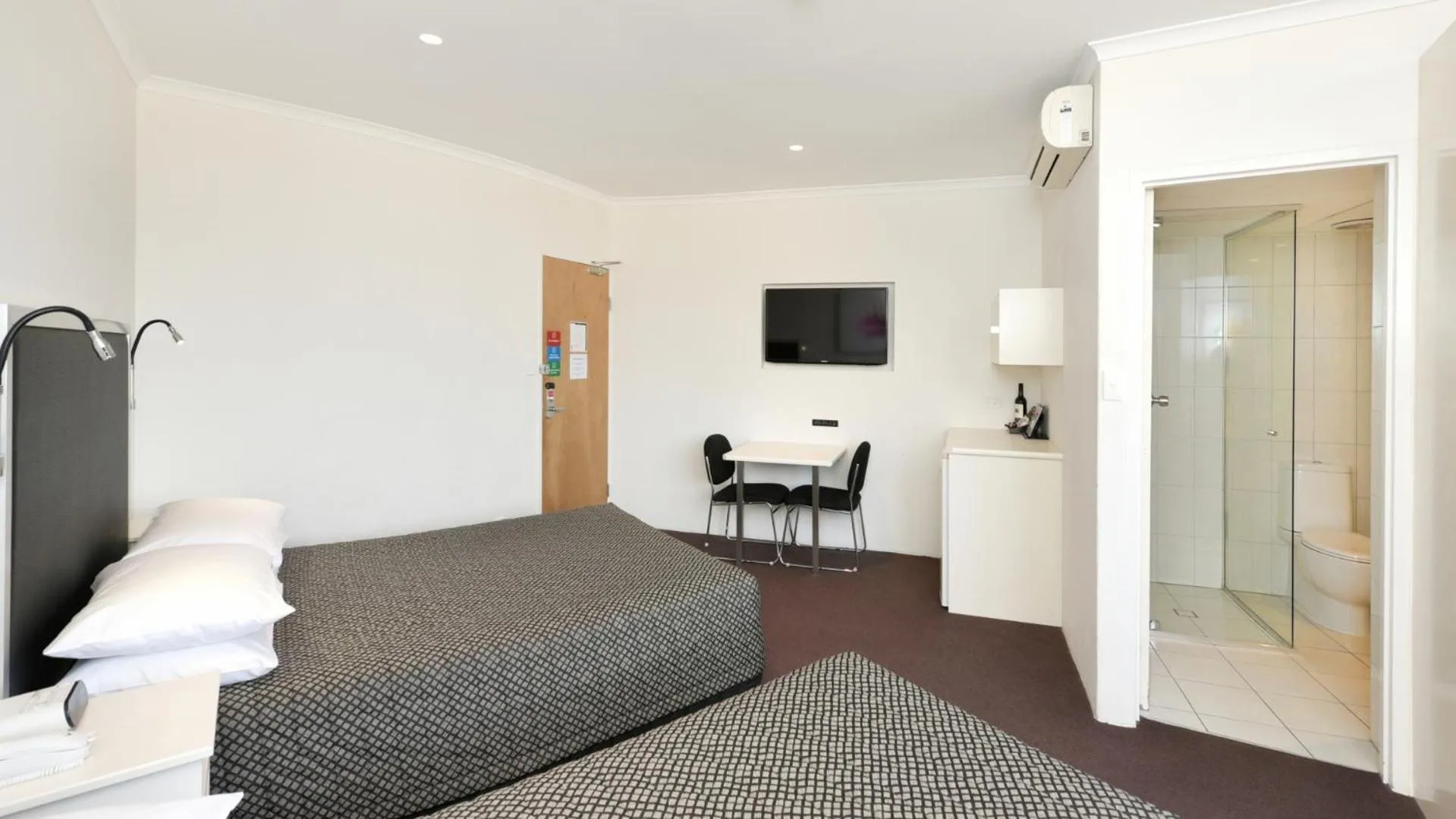 Bed in Atlantic Tower Motor Inn