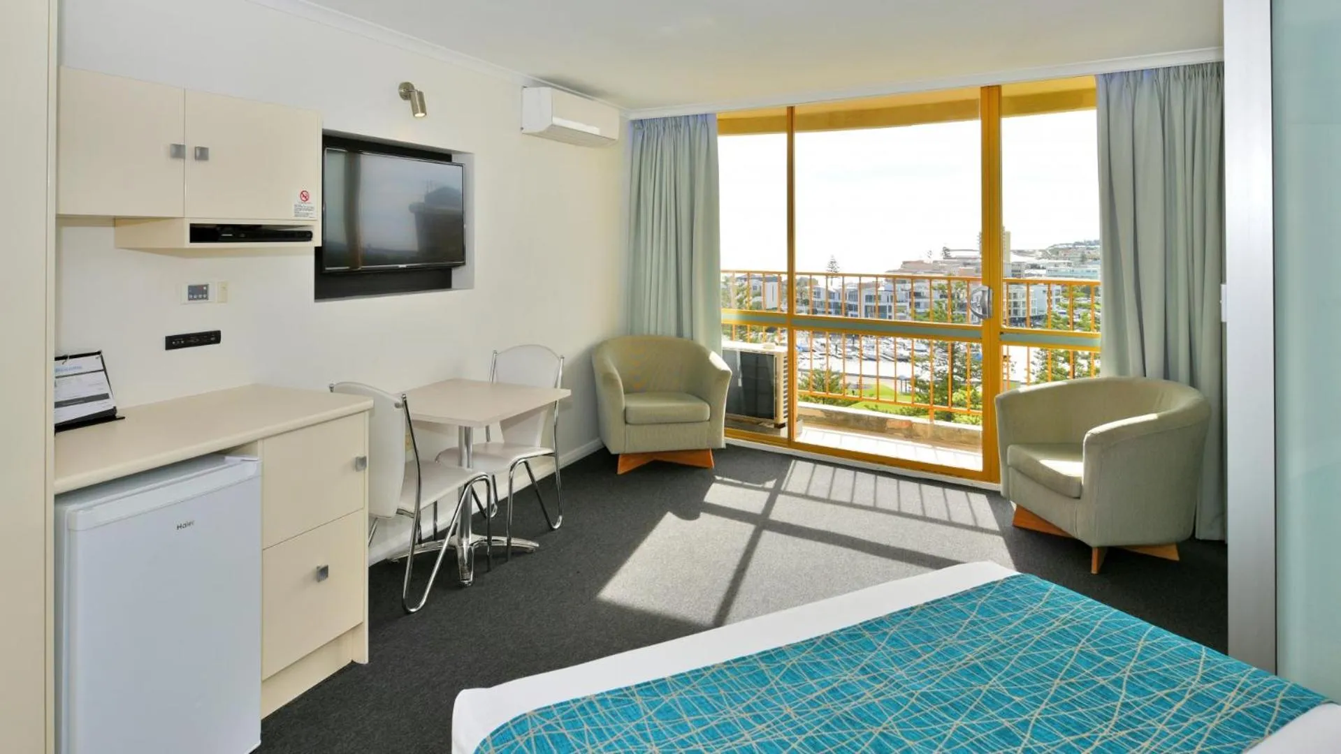 Bed in Atlantic Tower Motor Inn