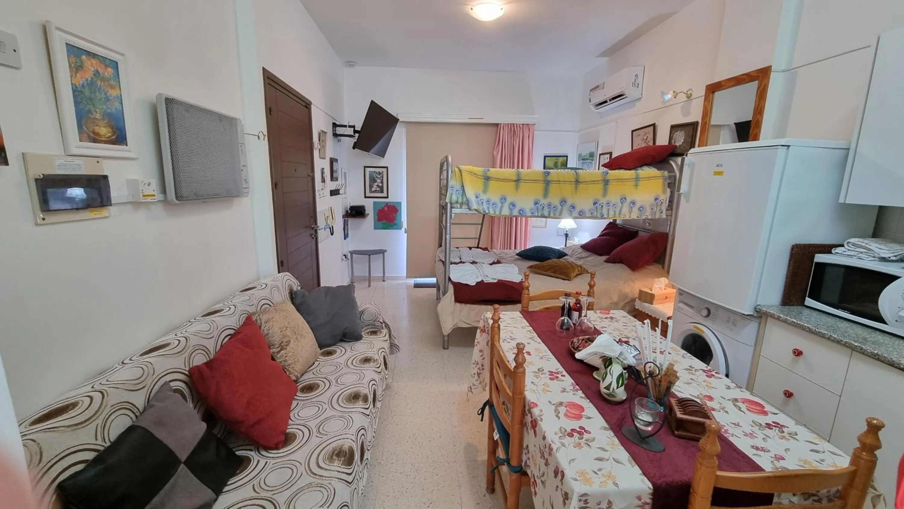 TV and multimedia in Astrofegia Apartments Near The Sea