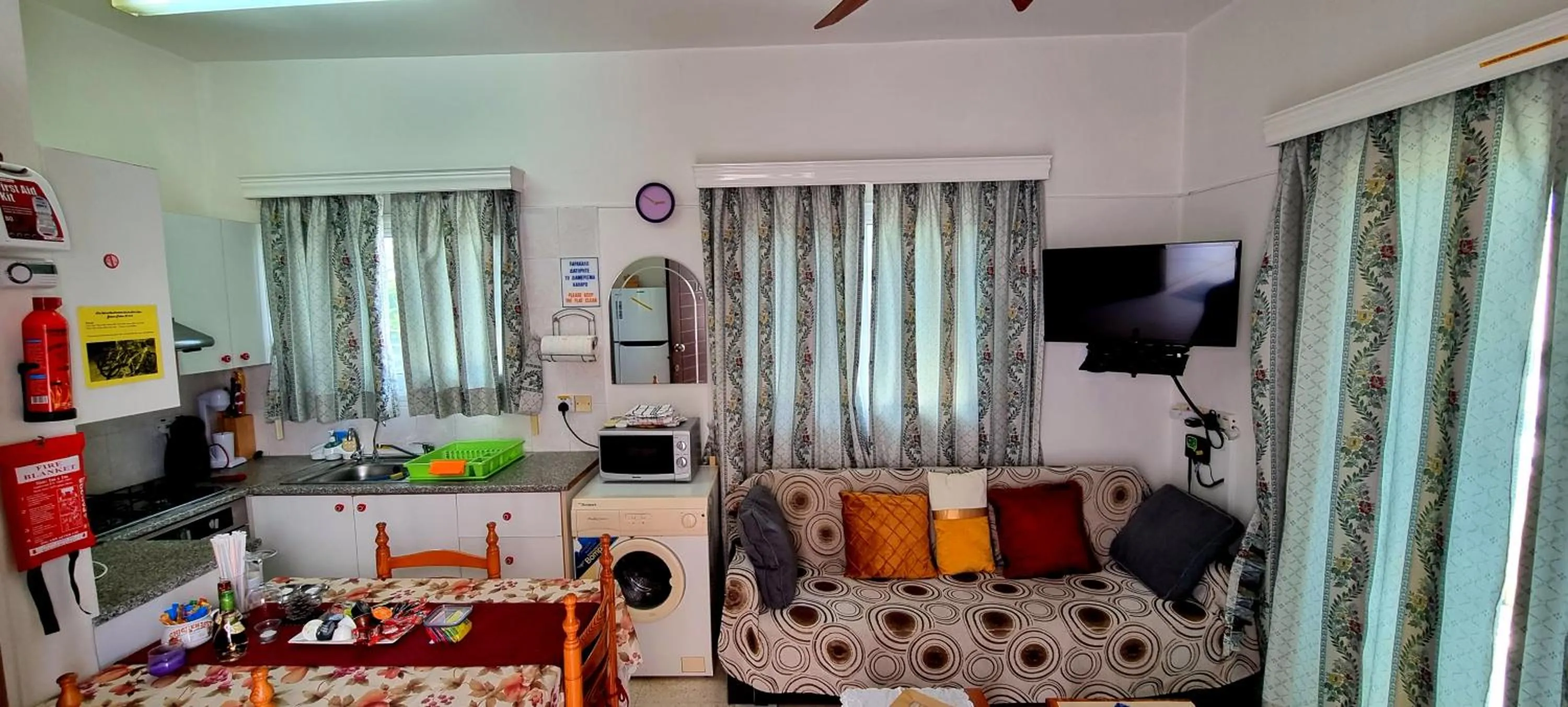 Dining area in Astrofegia Apartments Near The Sea