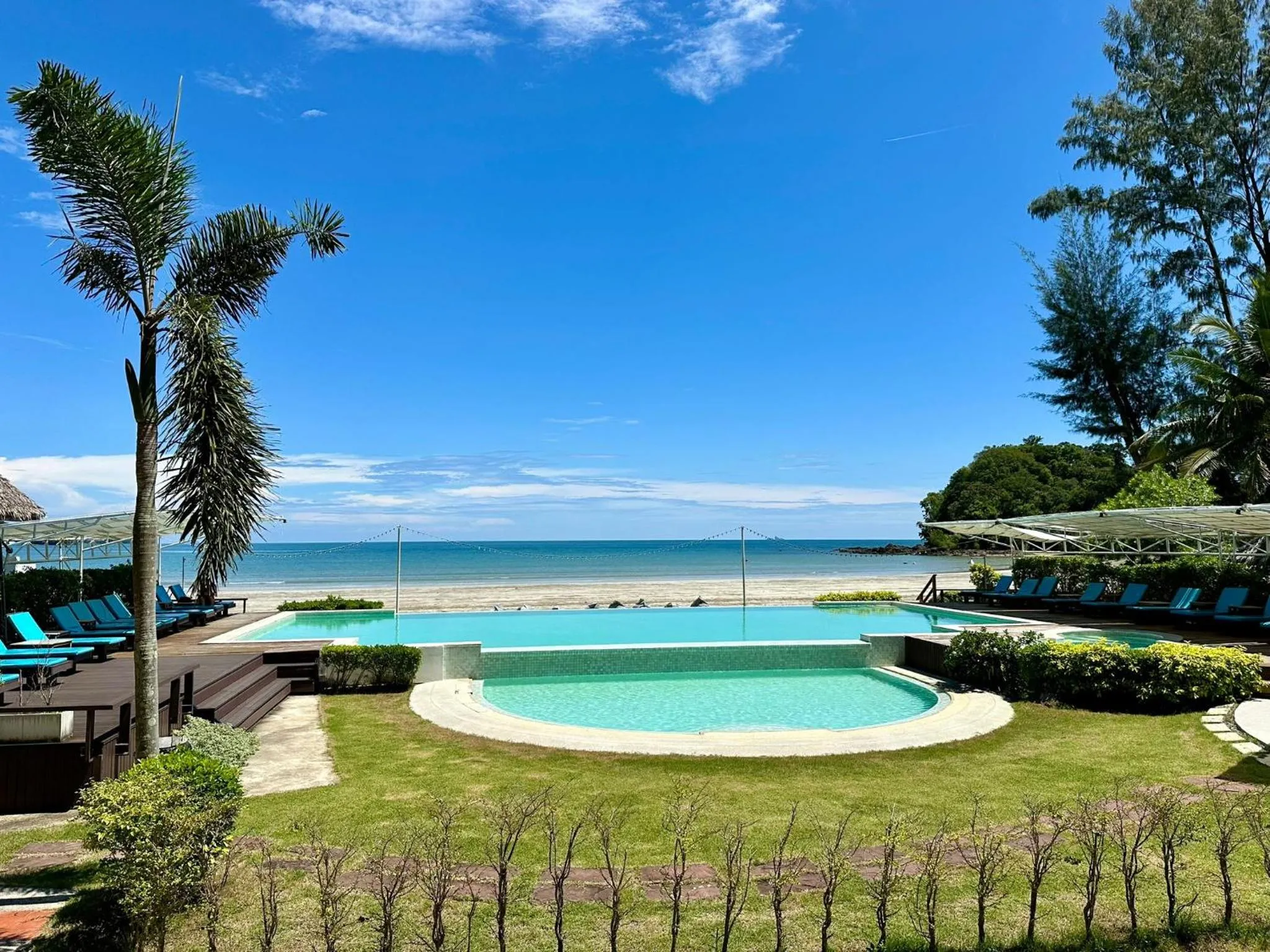Swimming pool in Twin Bay Resort Koh Lanta