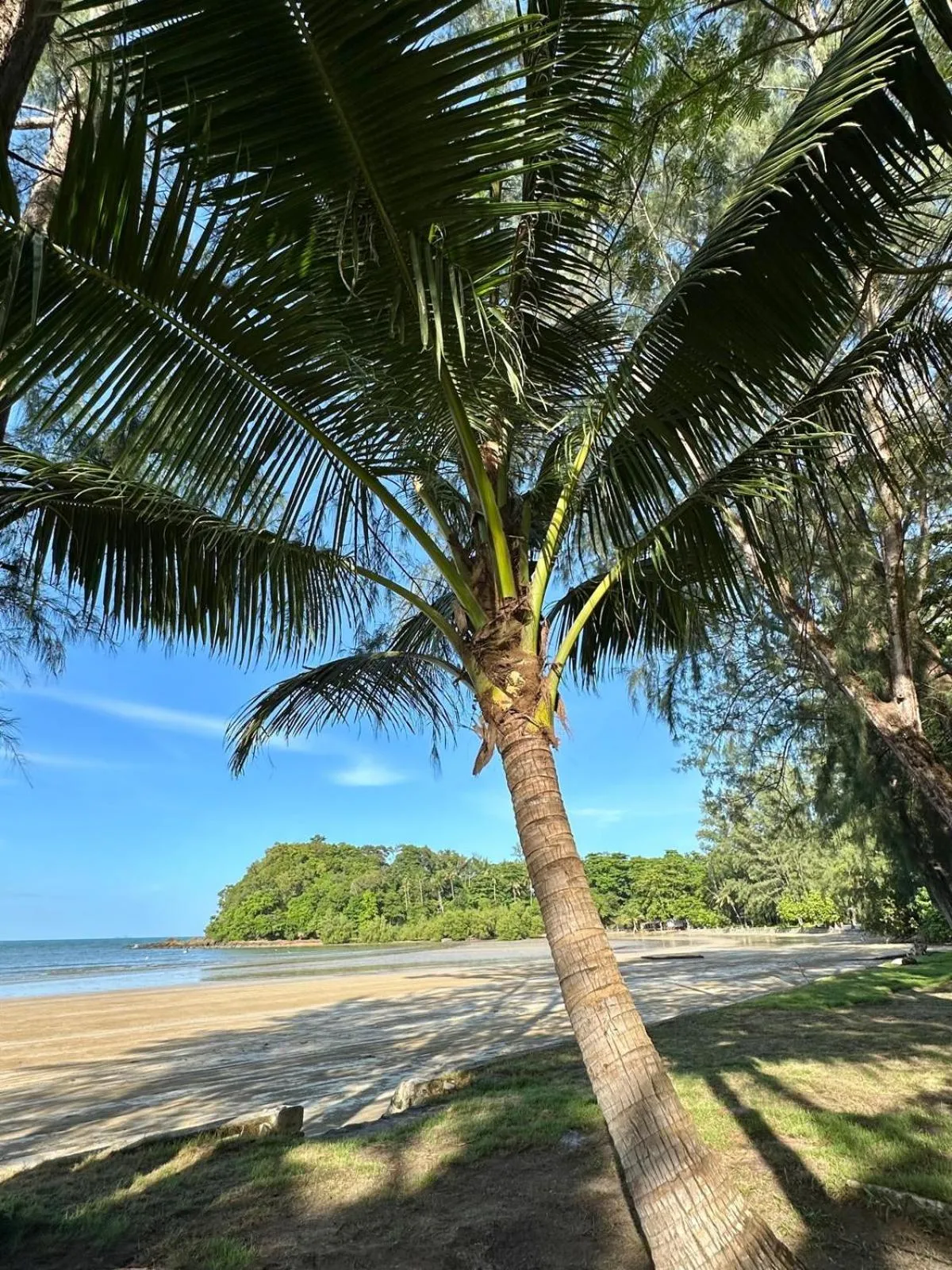 Beach in Twin Bay Resort Koh Lanta