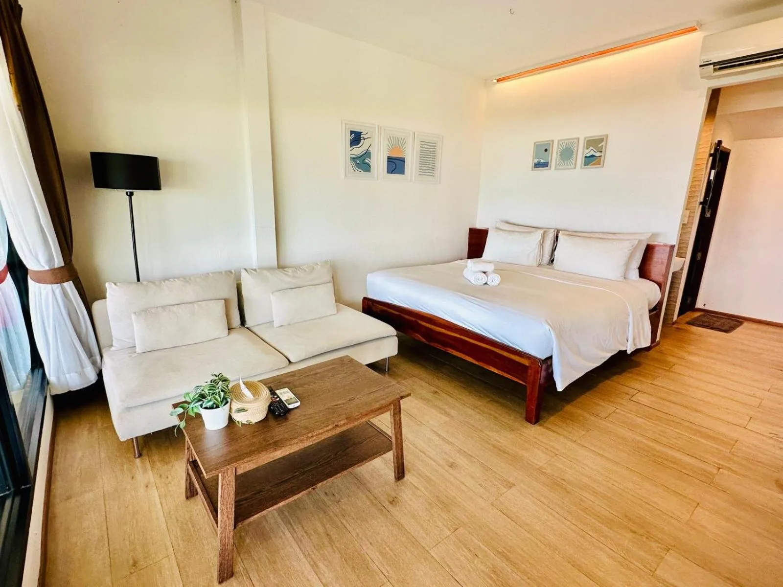 Bedroom, Bed in Twin Bay Resort Koh Lanta