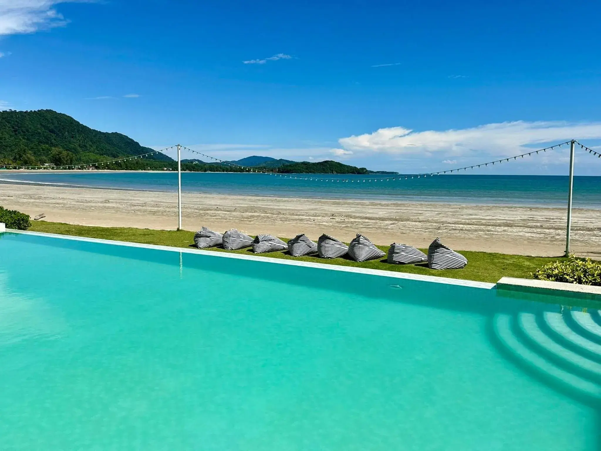 Swimming pool in Twin Bay Resort Koh Lanta Swimming pool in Twin Bay Resort Koh Lanta