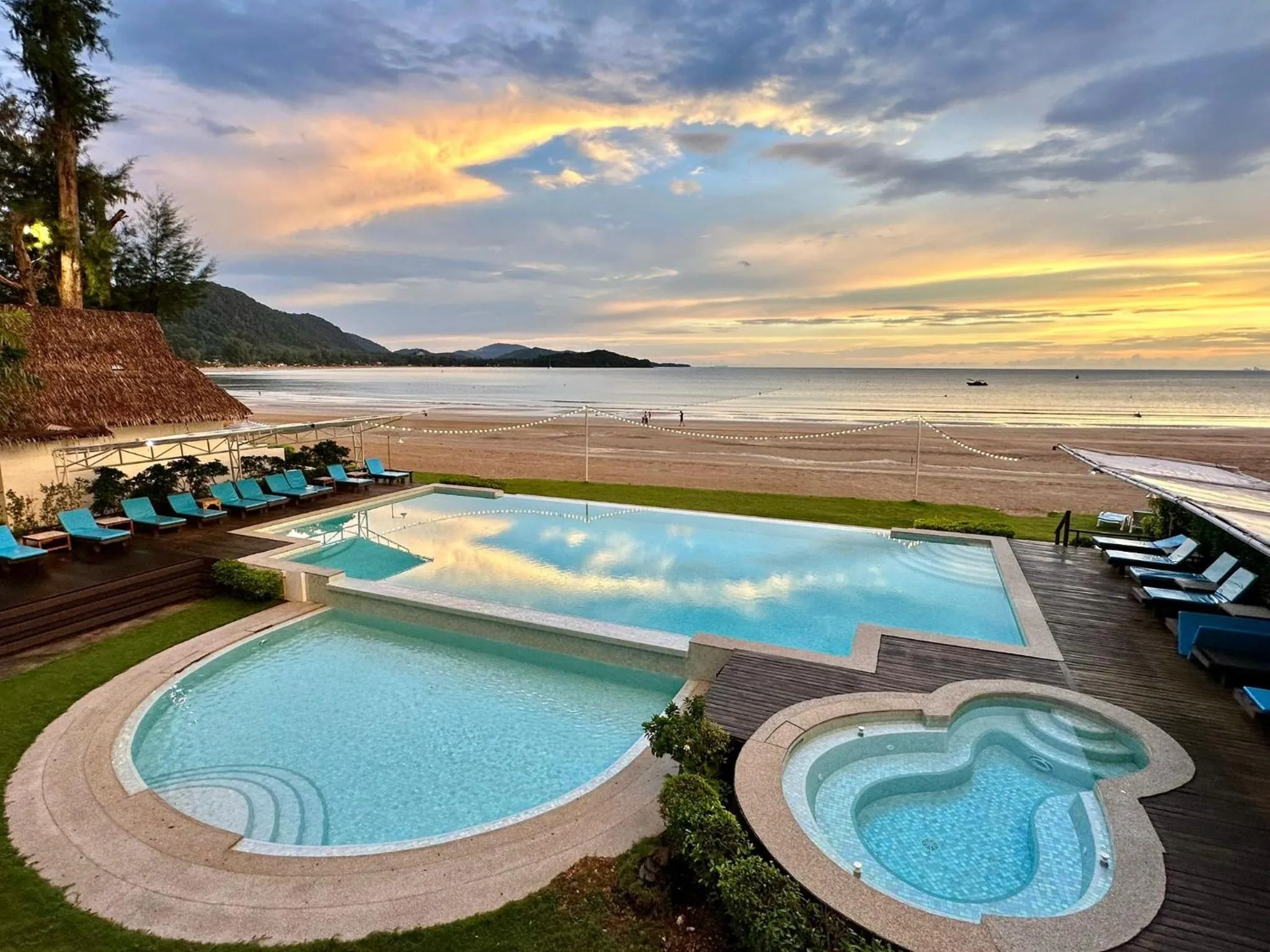 Swimming pool in Twin Bay Resort Koh Lanta
