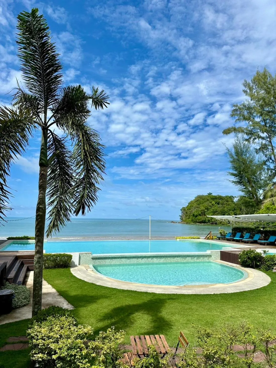 Swimming pool in Twin Bay Resort Koh Lanta