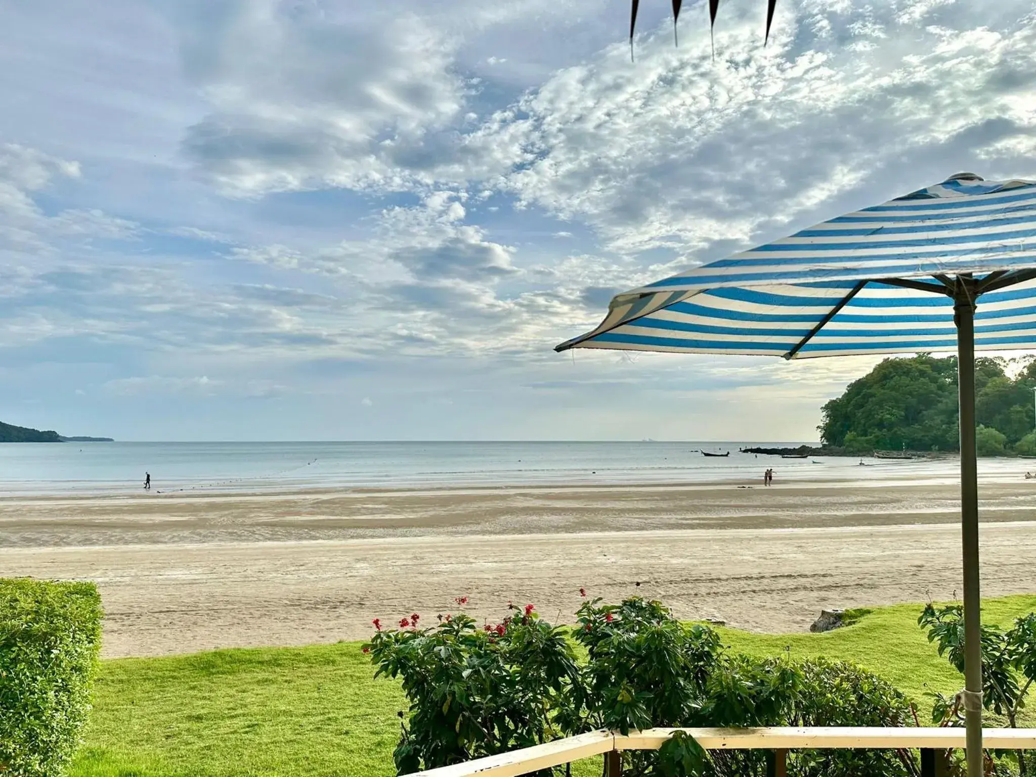 Sea view in Twin Bay Resort Koh Lanta Sea view in Twin Bay Resort Koh Lanta