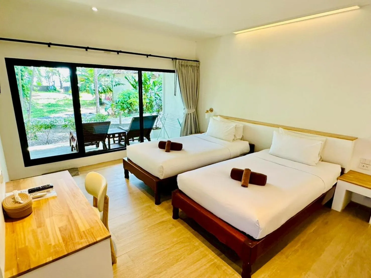 Bed in Twin Bay Resort Koh Lanta