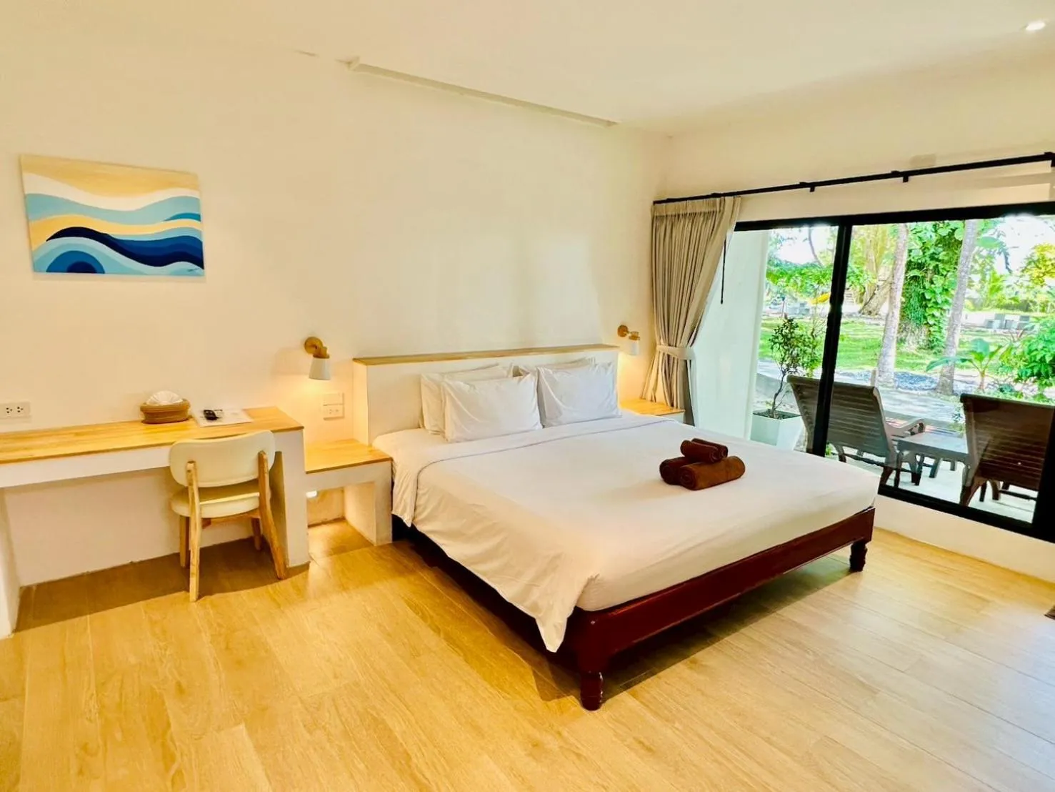 Bedroom, Bed in Twin Bay Resort Koh Lanta