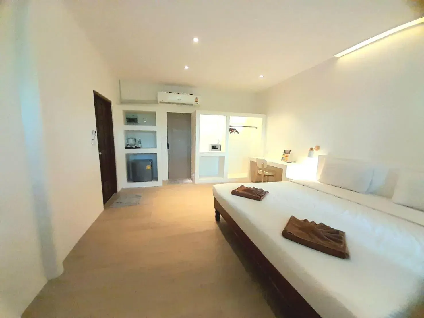 Property building, Bed in Twin Bay Resort Koh Lanta Property building, Bed in Twin Bay Resort Koh Lanta
