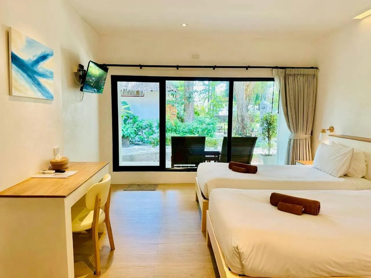 Bed in Twin Bay Resort Koh Lanta