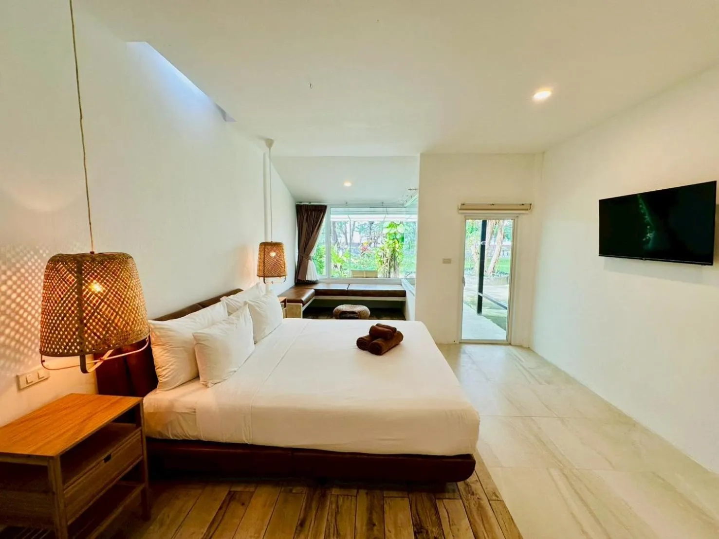 Bed in Twin Bay Resort Koh Lanta