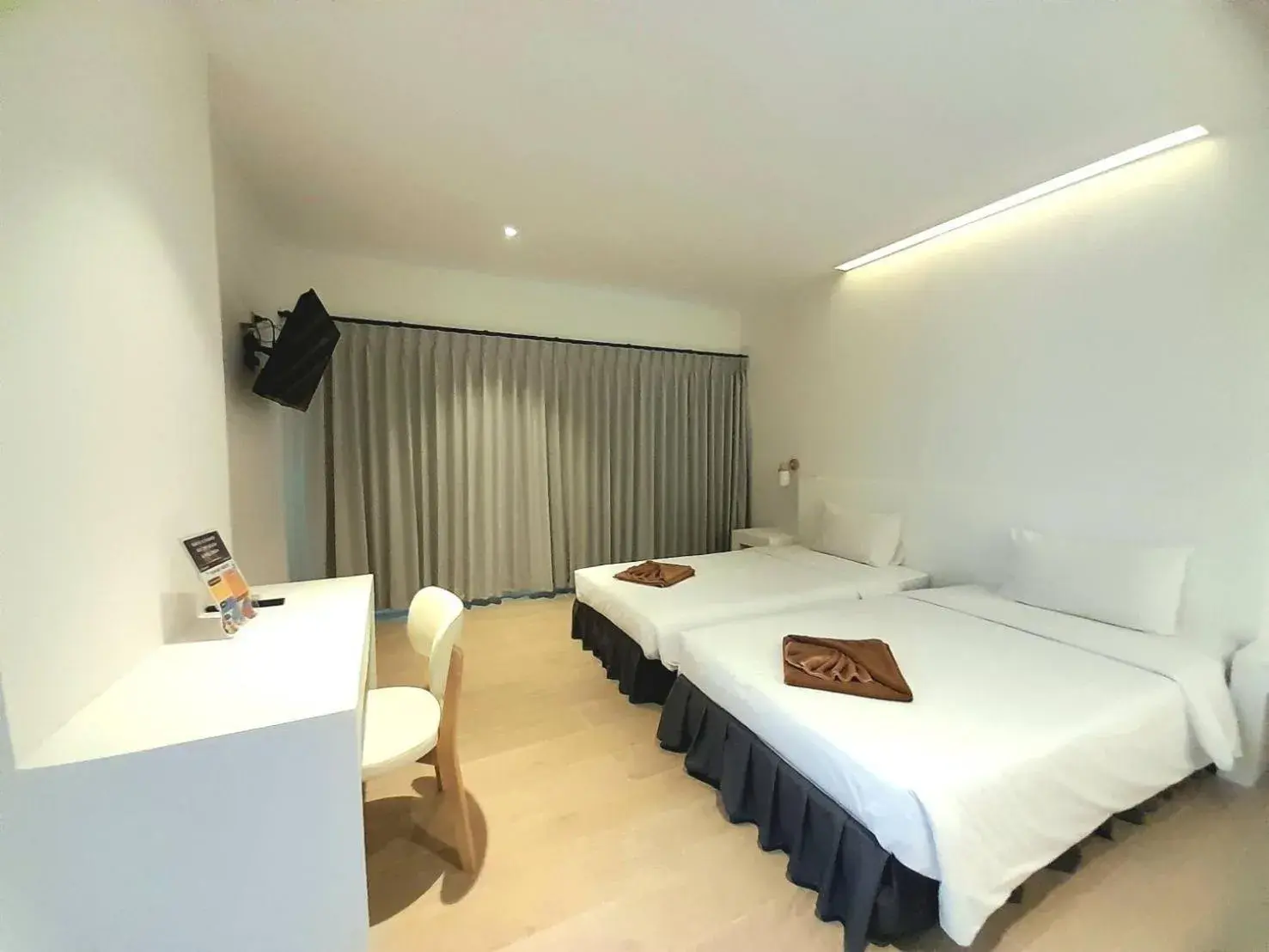 Property building, Bed in Twin Bay Resort Koh Lanta Property building, Bed in Twin Bay Resort Koh Lanta