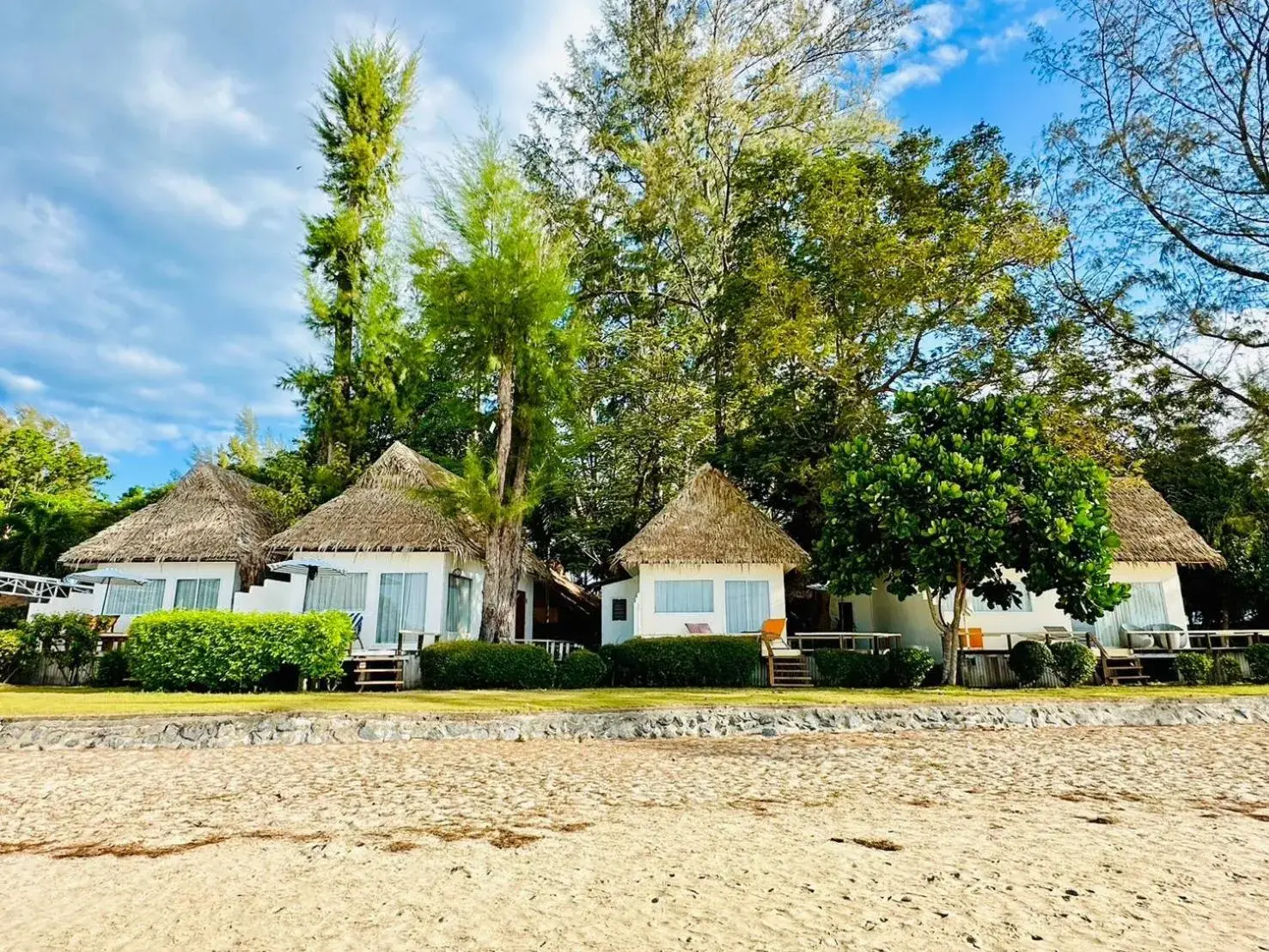 Property building in Twin Bay Resort Koh Lanta Property building in Twin Bay Resort Koh Lanta