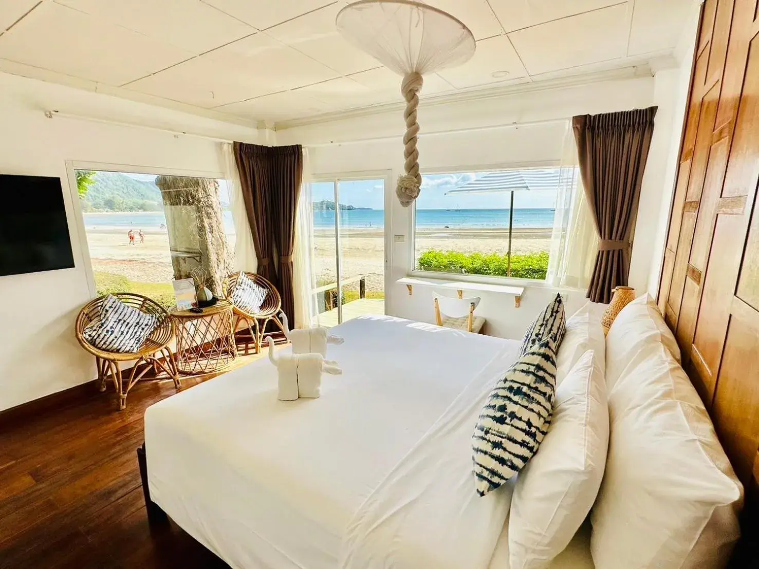 Bathroom, Bed in Twin Bay Resort Koh Lanta Bathroom, Bed in Twin Bay Resort Koh Lanta