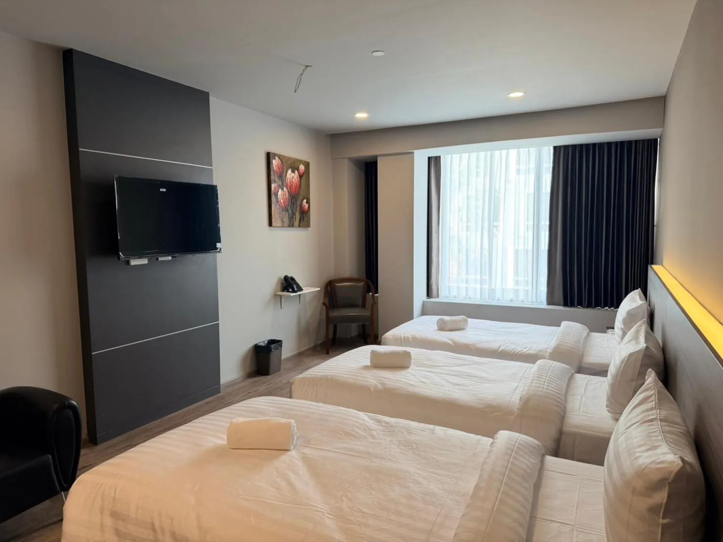 Bedroom, Bed in Manhattan Hotel Bangkok