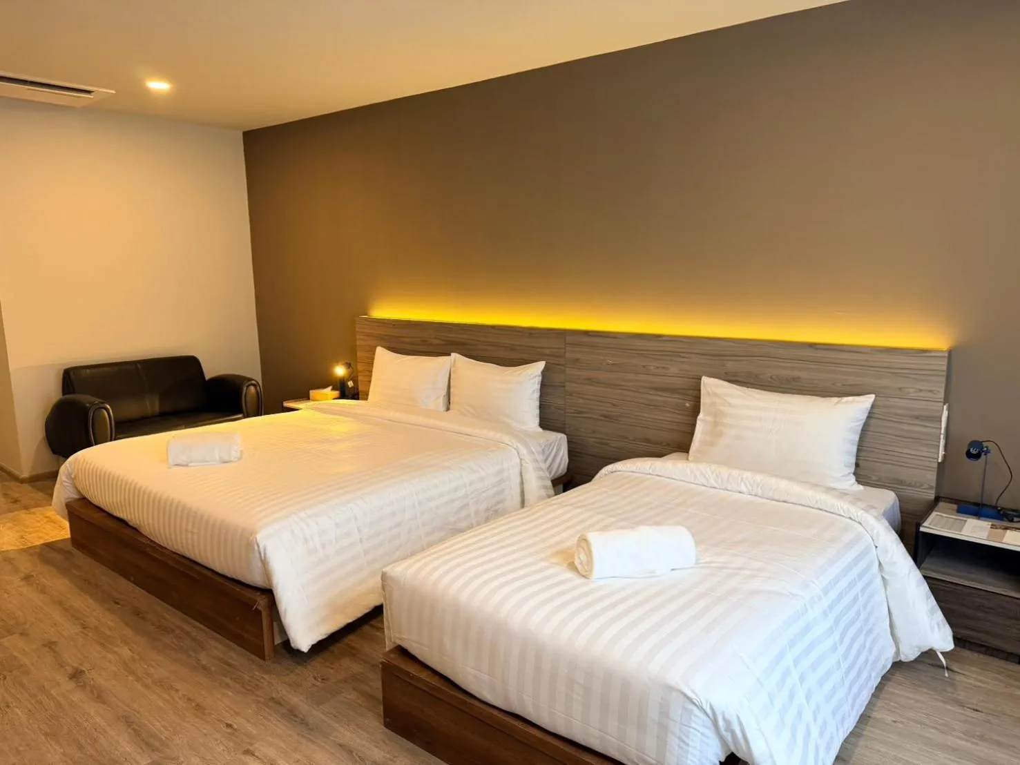 Bedroom, Bed in Manhattan Hotel Bangkok