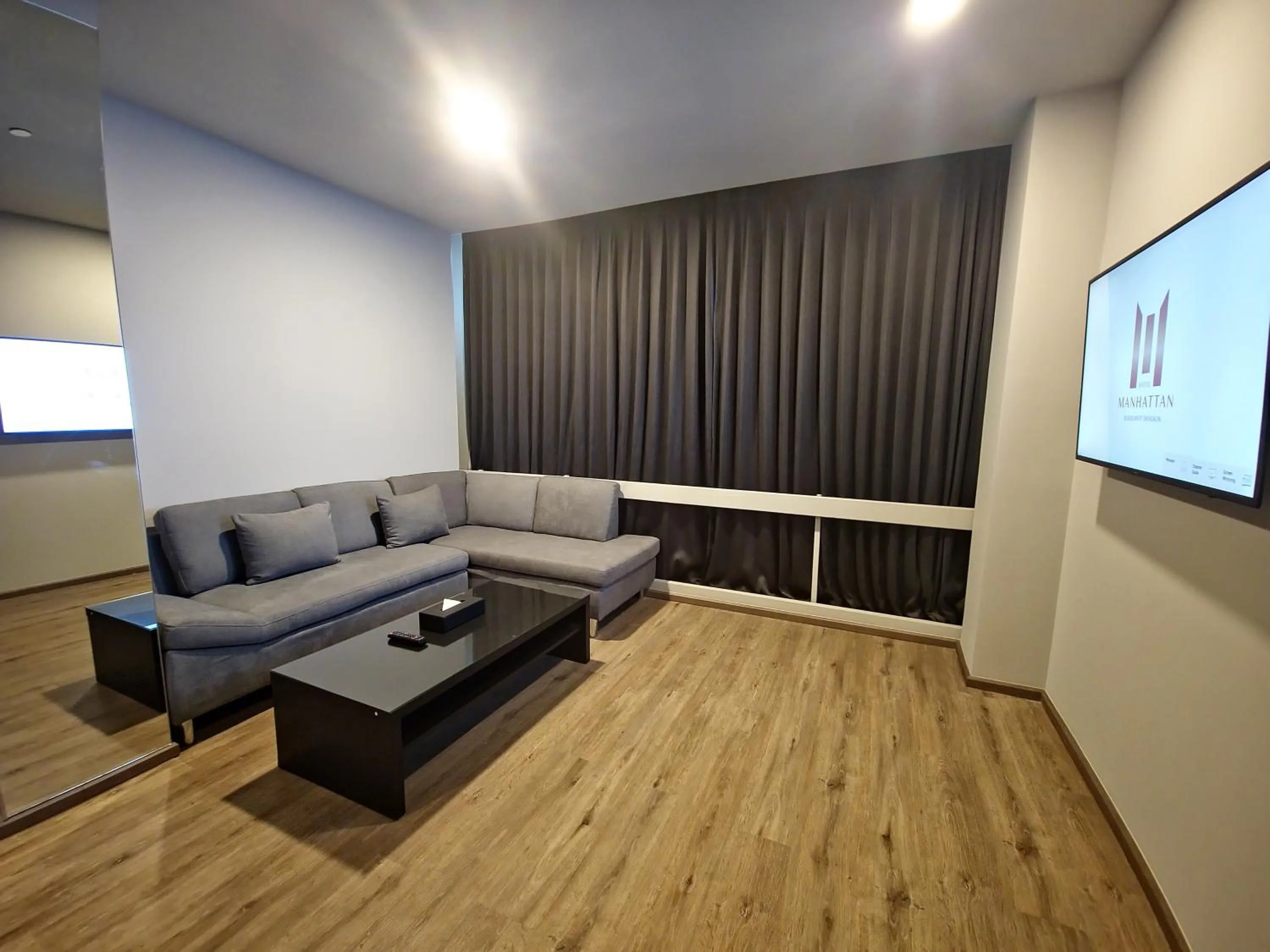 TV and multimedia in Manhattan Hotel Bangkok